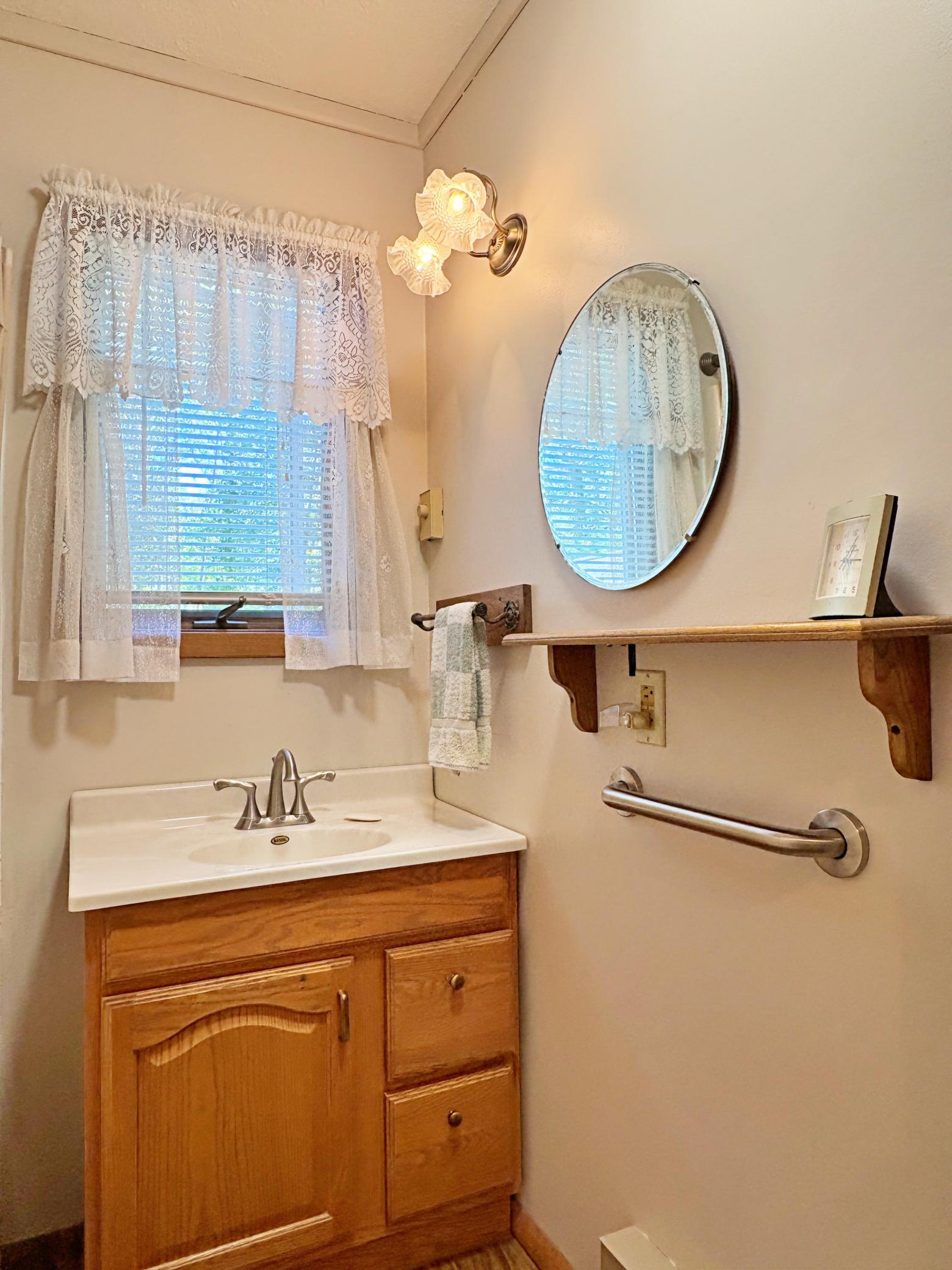 1986 single family home for sale at 9962 Knotty Pine Drive in Park Rapids, MN — 2 bed, 2 bath (photo 14 of 48)
