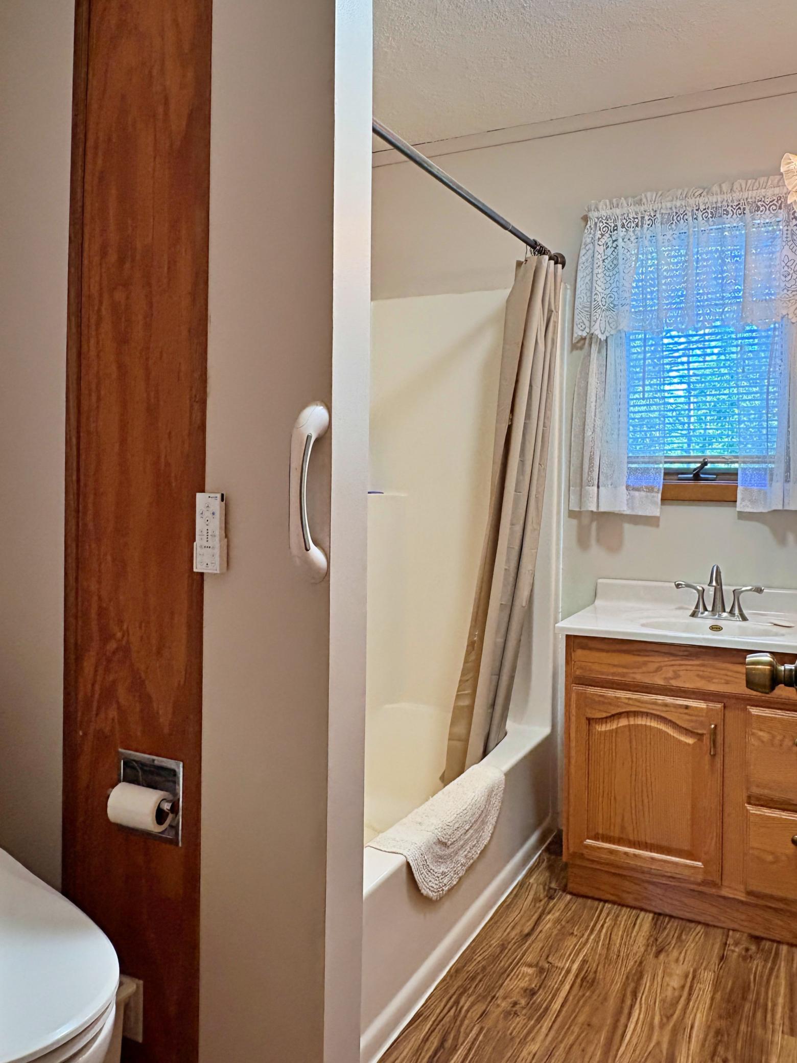 1986 single family home for sale at 9962 Knotty Pine Drive in Park Rapids, MN — 2 bed, 2 bath (photo 15 of 48)
