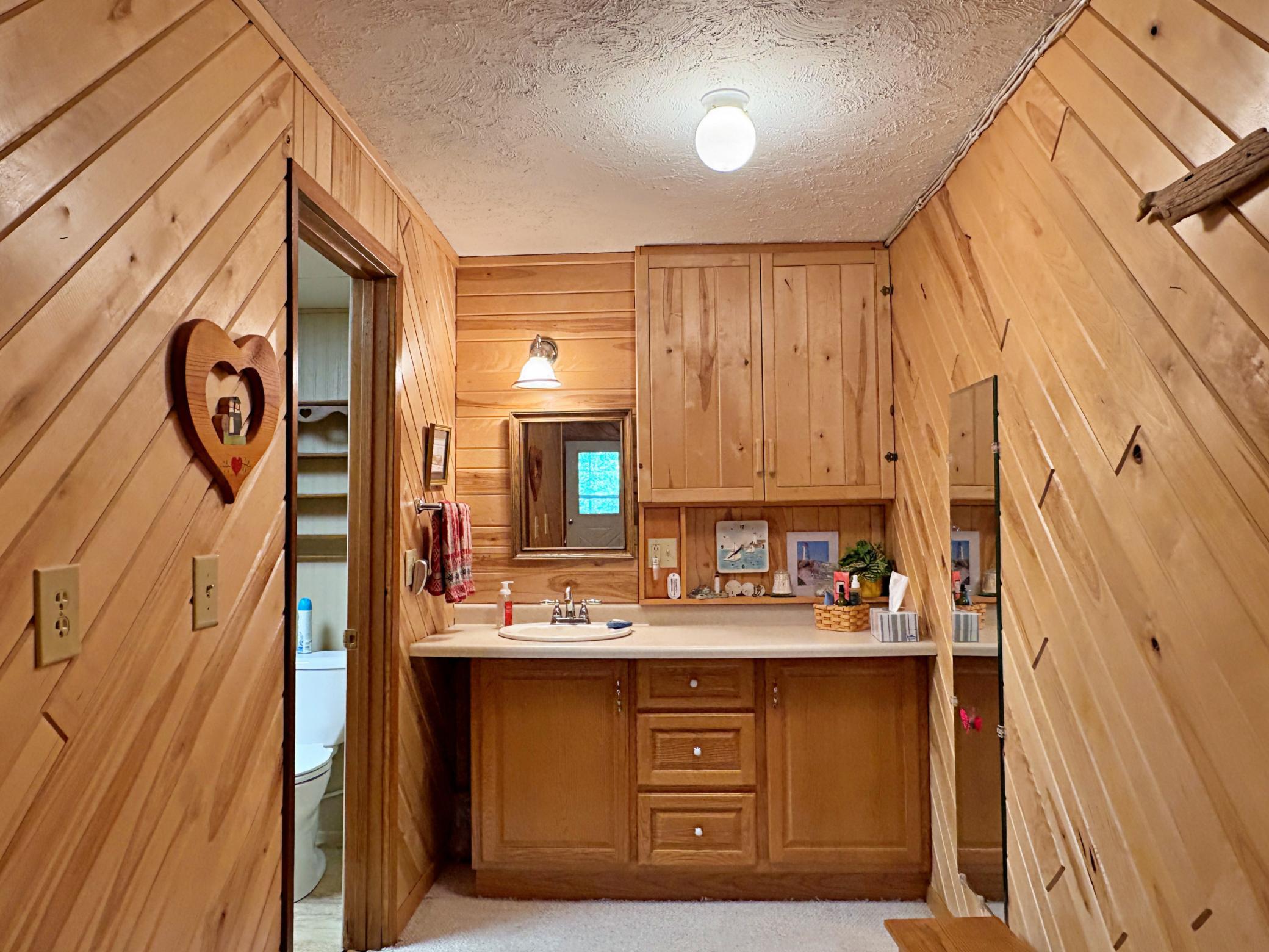 1986 single family home for sale at 9962 Knotty Pine Drive in Park Rapids, MN — 2 bed, 2 bath (photo 21 of 48)