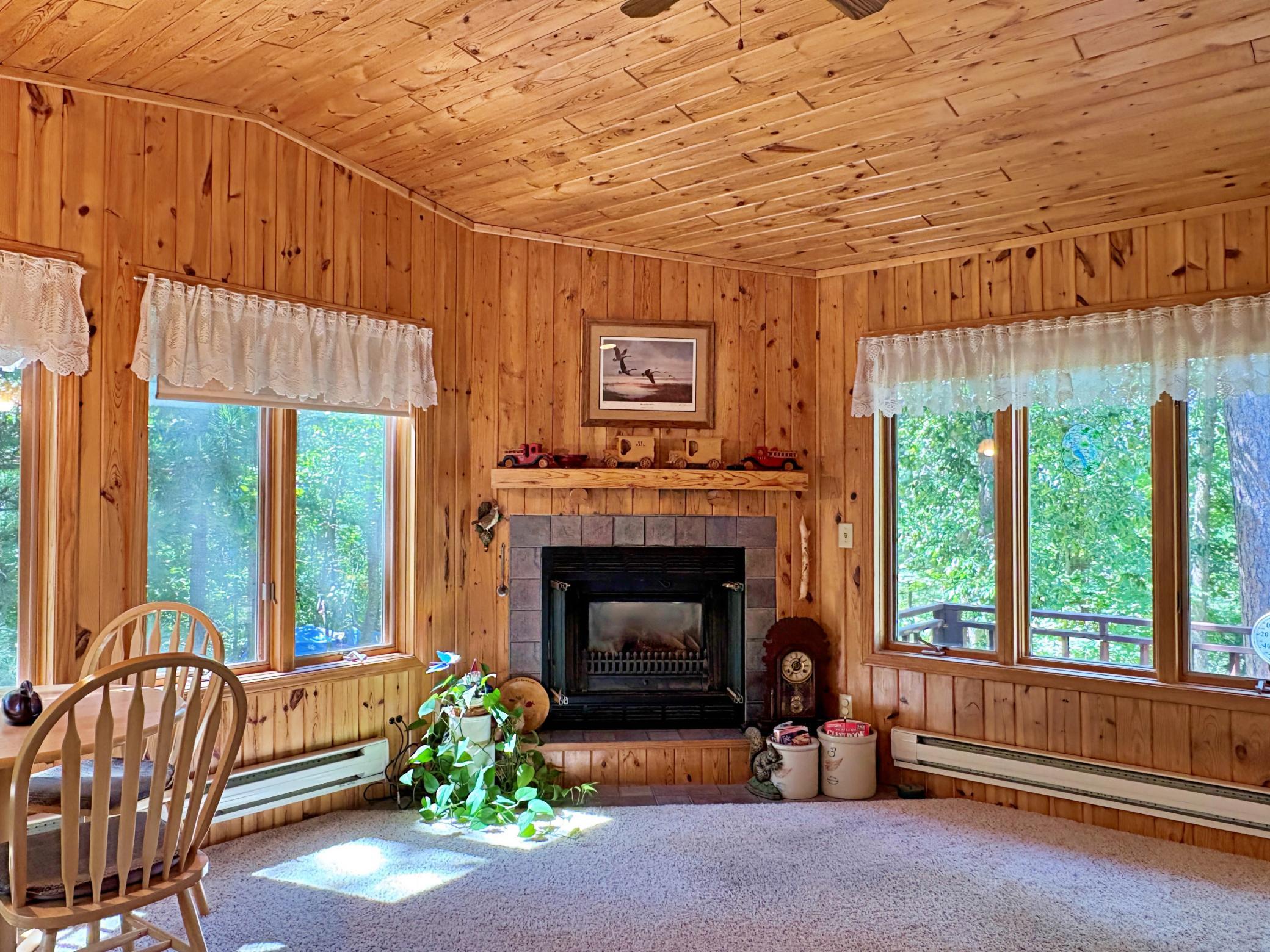 1986 single family home for sale at 9962 Knotty Pine Drive in Park Rapids, MN — 2 bed, 2 bath (photo 6 of 48)