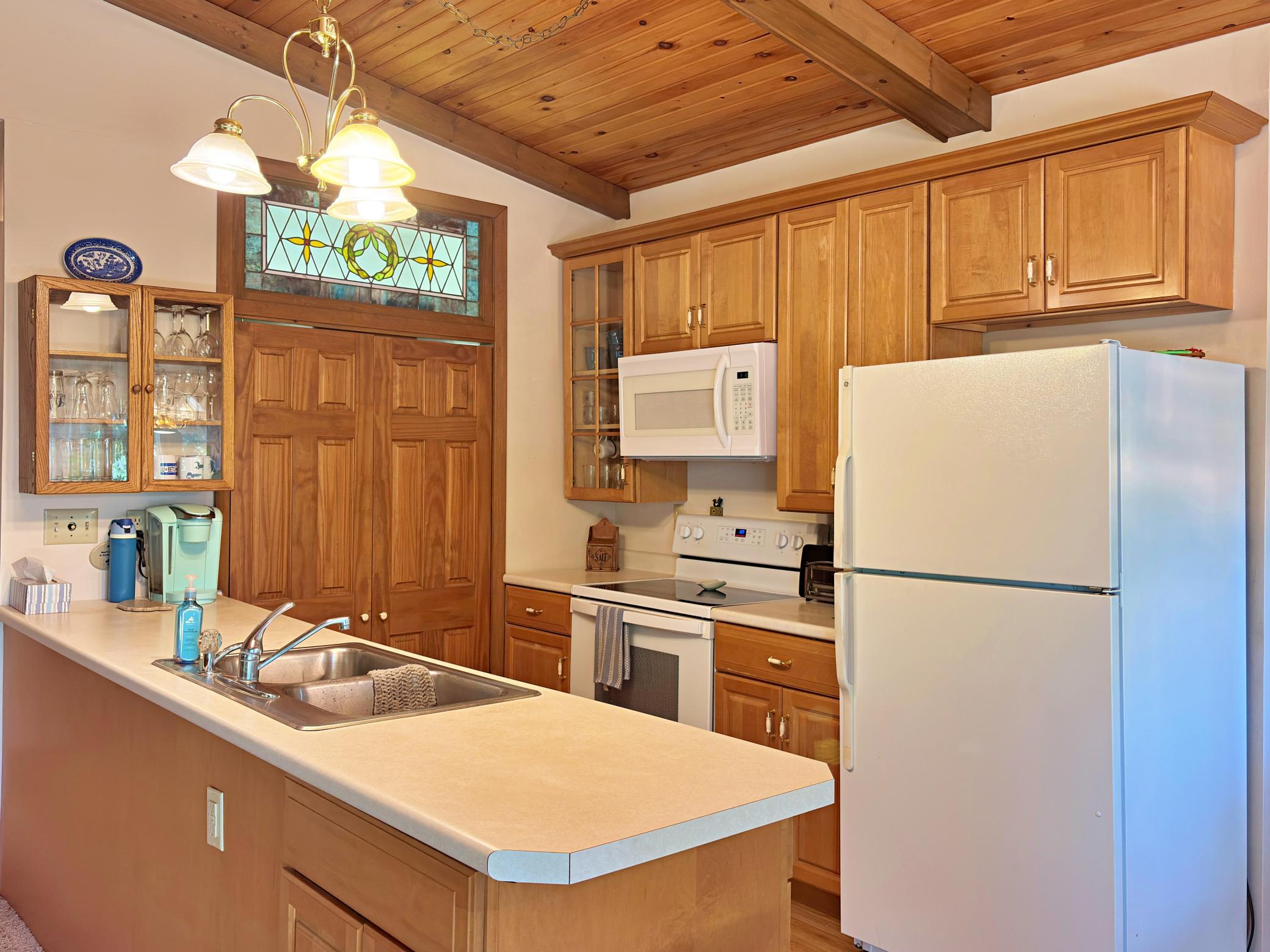 1986 single family home for sale at 9962 Knotty Pine Drive in Park Rapids, MN — 2 bed, 2 bath (photo 10 of 48)