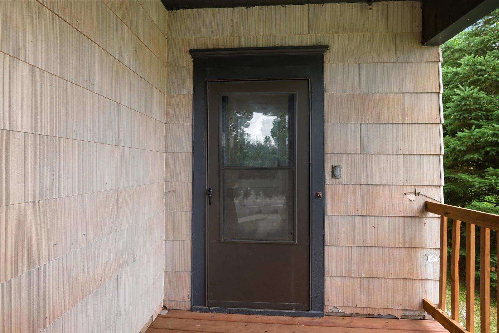 1906 single family home for sale at 403 Cole Street in Coleraine, MN — 3 bed, 2 bath (photo 3 of 26)