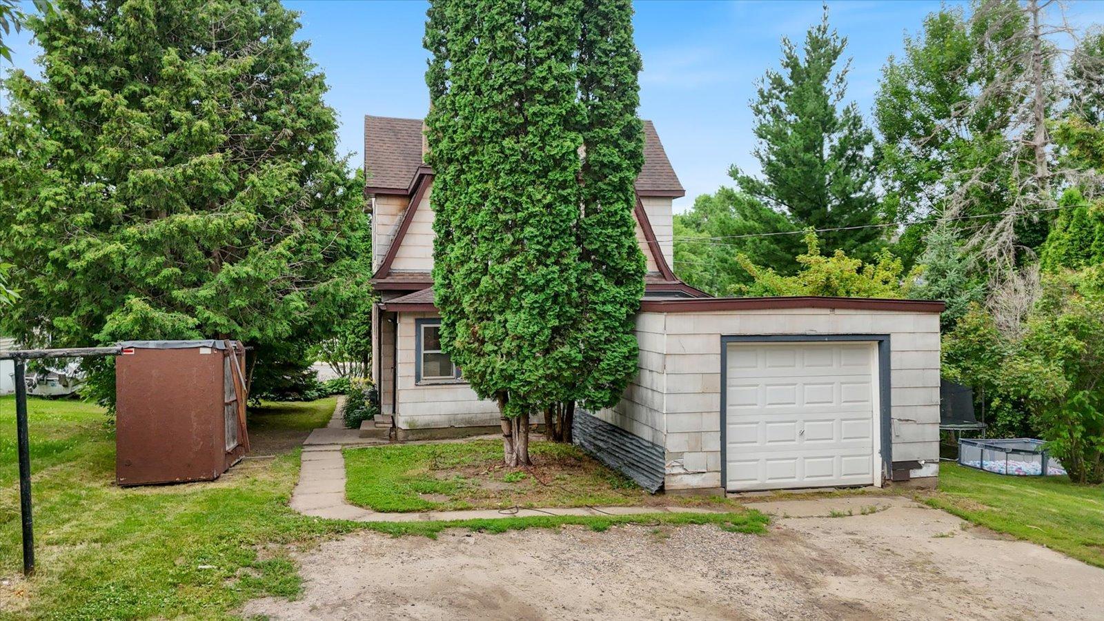 1906 single family home for sale at 403 Cole Street in Coleraine, MN — 3 bed, 2 bath (photo 23 of 26)
