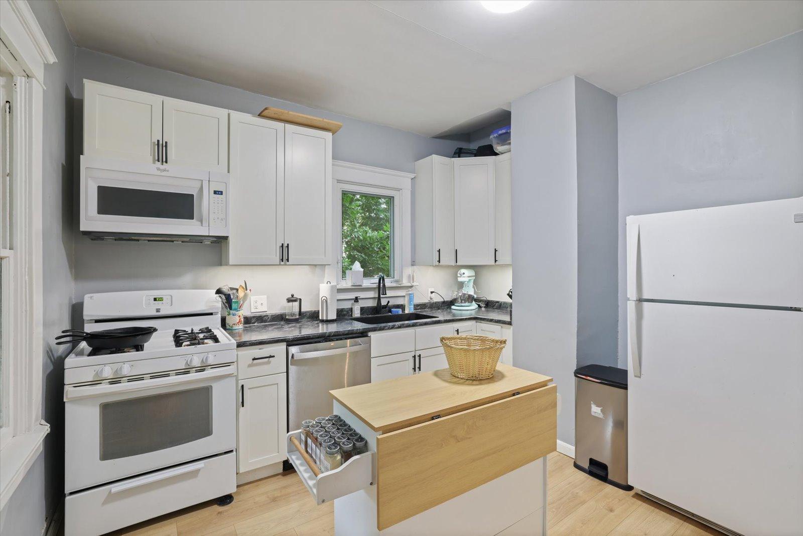 1906 single family home for sale at 403 Cole Street in Coleraine, MN — 3 bed, 2 bath (photo 5 of 26)