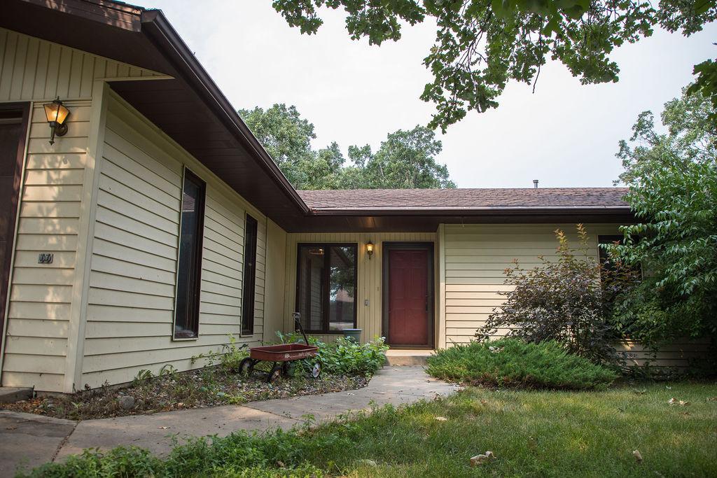 1991 single family home for sale at 2415 12th Avenue SW in Devils Lake, ND — 3 bed, 2 bath (photo 2 of 32)
