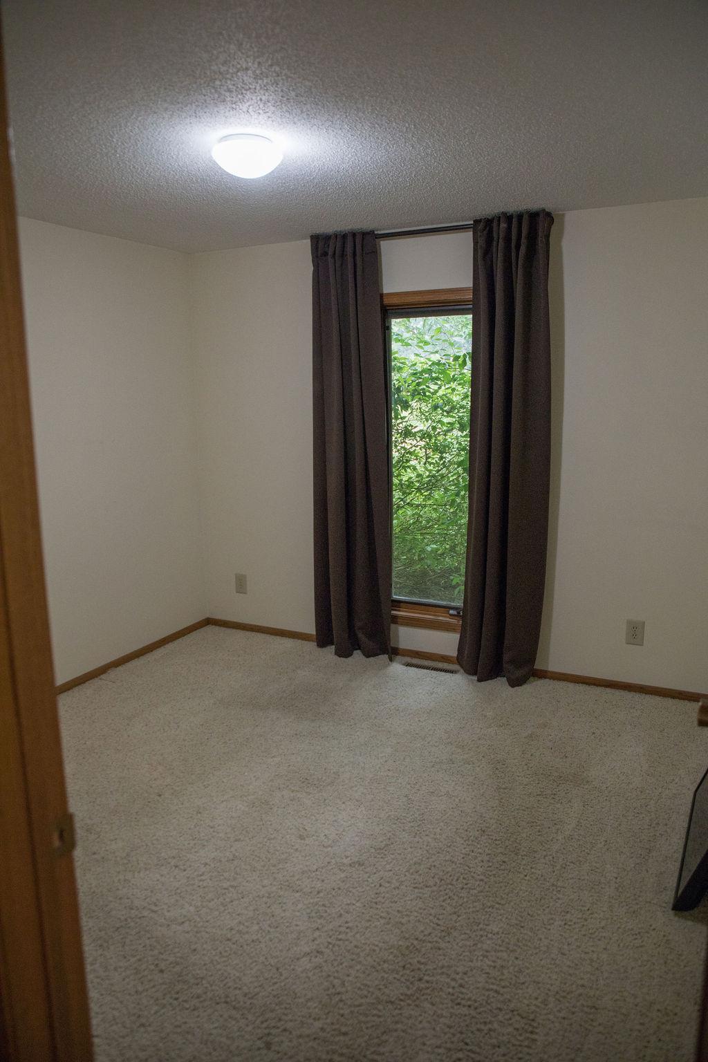 1991 single family home for sale at 2415 12th Avenue SW in Devils Lake, ND — 3 bed, 2 bath (photo 12 of 32)