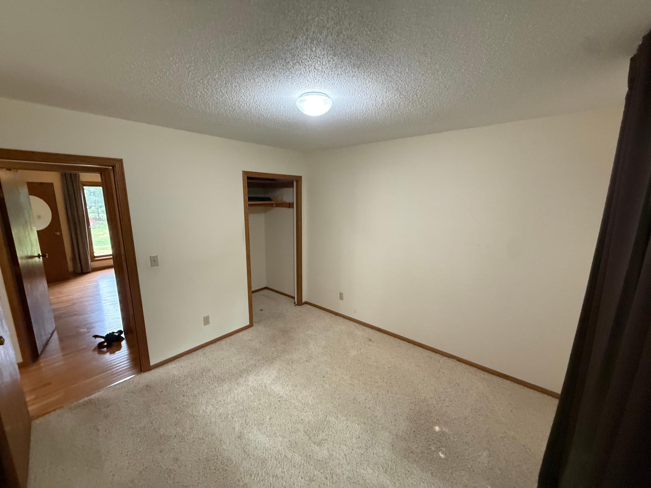 1991 single family home for sale at 2415 12th Avenue SW in Devils Lake, ND — 3 bed, 2 bath (photo 15 of 32)