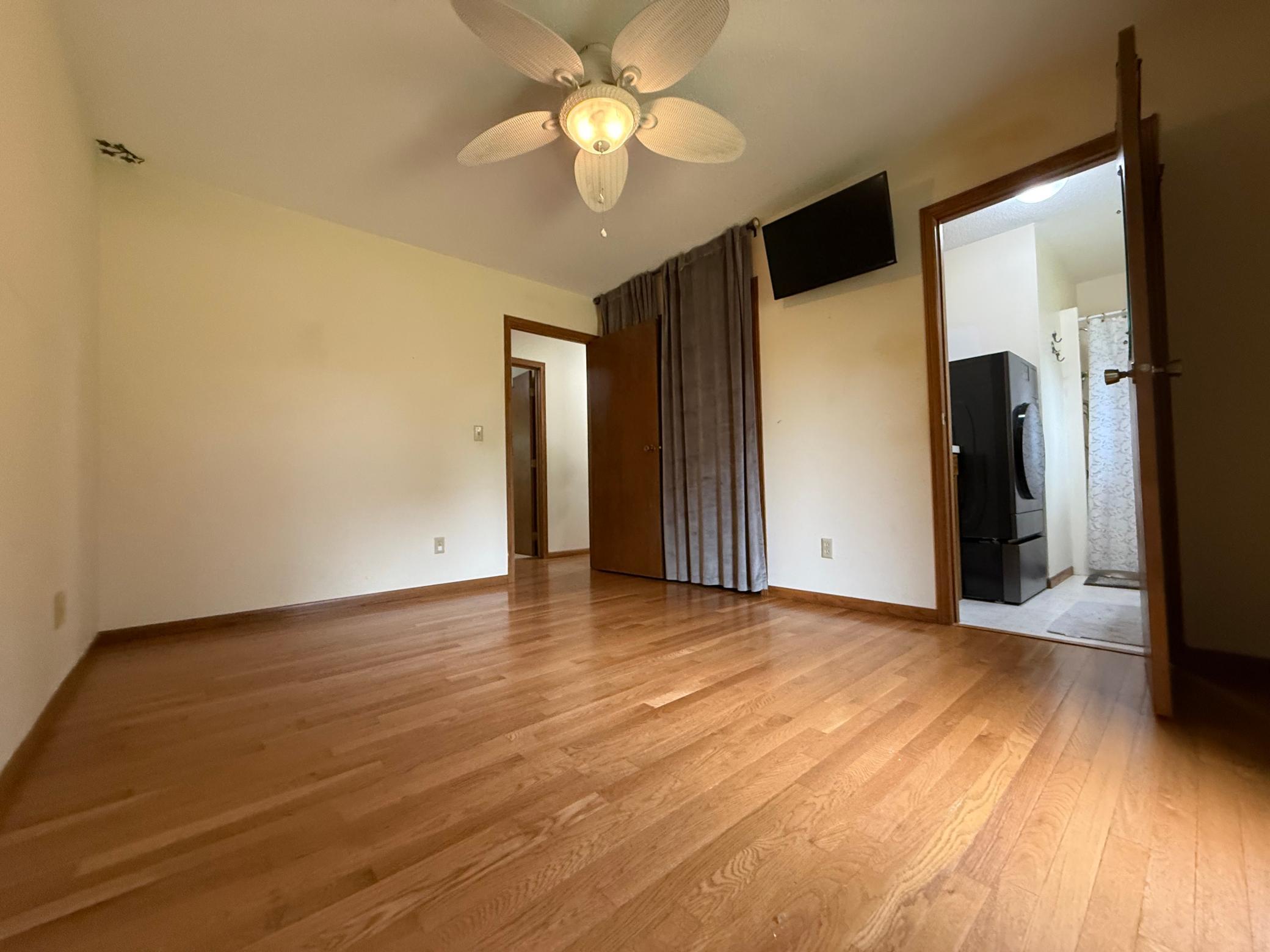 1991 single family home for sale at 2415 12th Avenue SW in Devils Lake, ND — 3 bed, 2 bath (photo 18 of 32)