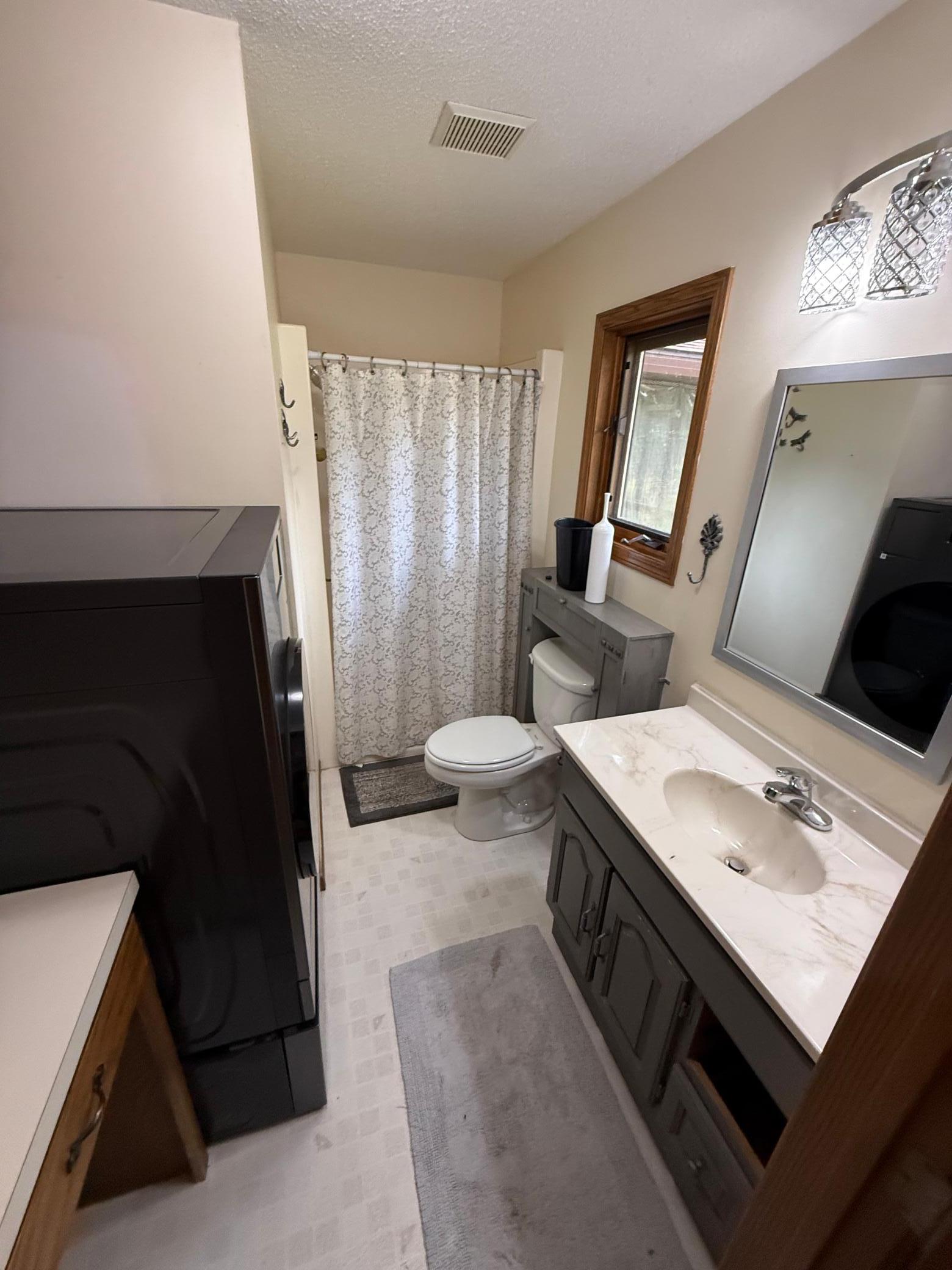 1991 single family home for sale at 2415 12th Avenue SW in Devils Lake, ND — 3 bed, 2 bath (photo 19 of 32)