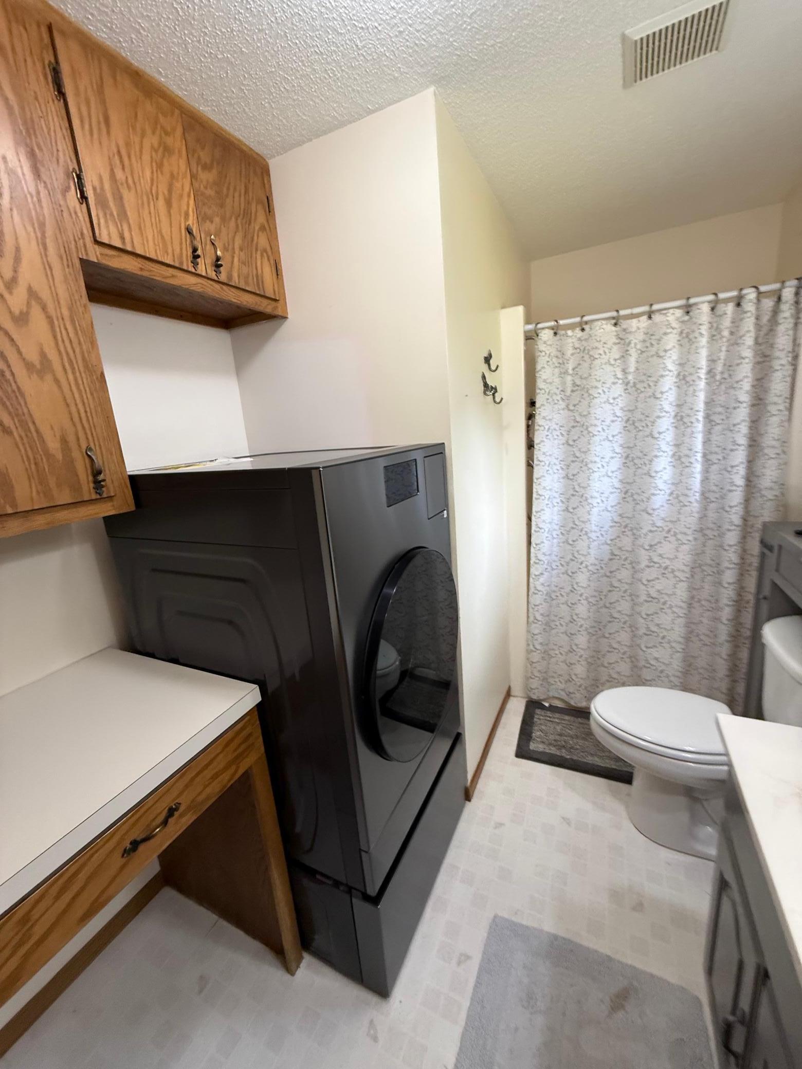 1991 single family home for sale at 2415 12th Avenue SW in Devils Lake, ND — 3 bed, 2 bath (photo 20 of 32)