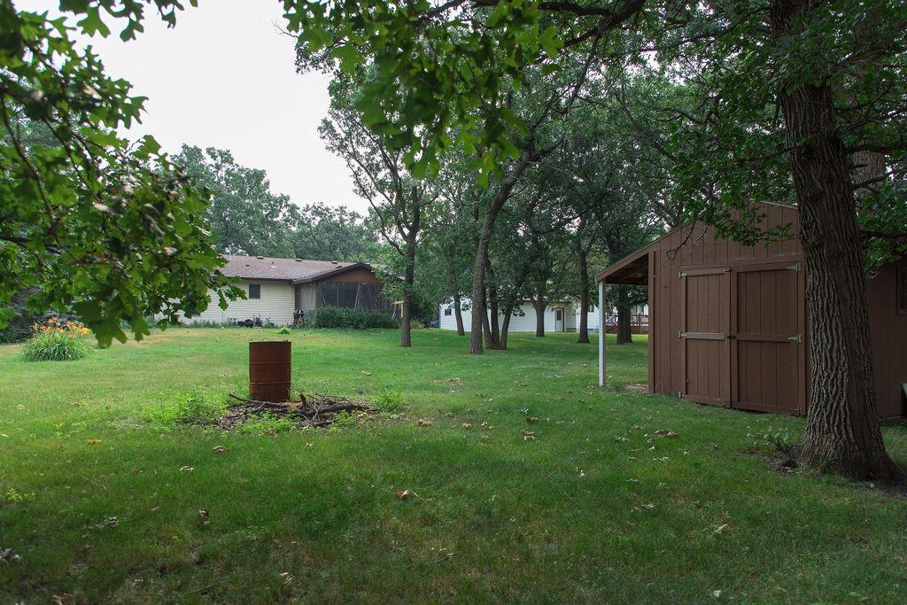 1991 single family home for sale at 2415 12th Avenue SW in Devils Lake, ND — 3 bed, 2 bath (photo 25 of 32)