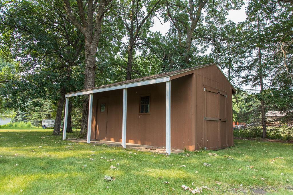 1991 single family home for sale at 2415 12th Avenue SW in Devils Lake, ND — 3 bed, 2 bath (photo 26 of 32)