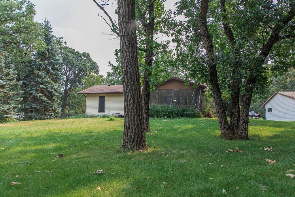 1991 single family home for sale at 2415 12th Avenue SW in Devils Lake, ND — 3 bed, 2 bath (photo 27 of 32)