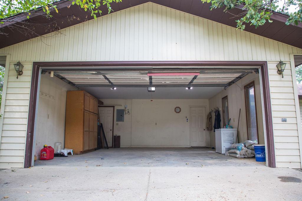 1991 single family home for sale at 2415 12th Avenue SW in Devils Lake, ND — 3 bed, 2 bath (photo 28 of 32)
