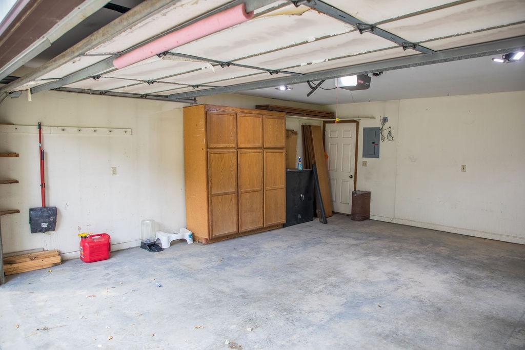 1991 single family home for sale at 2415 12th Avenue SW in Devils Lake, ND — 3 bed, 2 bath (photo 29 of 32)