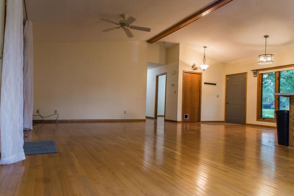 1991 single family home for sale at 2415 12th Avenue SW in Devils Lake, ND — 3 bed, 2 bath (photo 4 of 32)