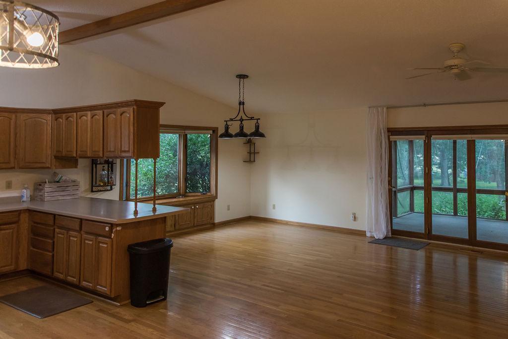 1991 single family home for sale at 2415 12th Avenue SW in Devils Lake, ND — 3 bed, 2 bath (photo 5 of 32)