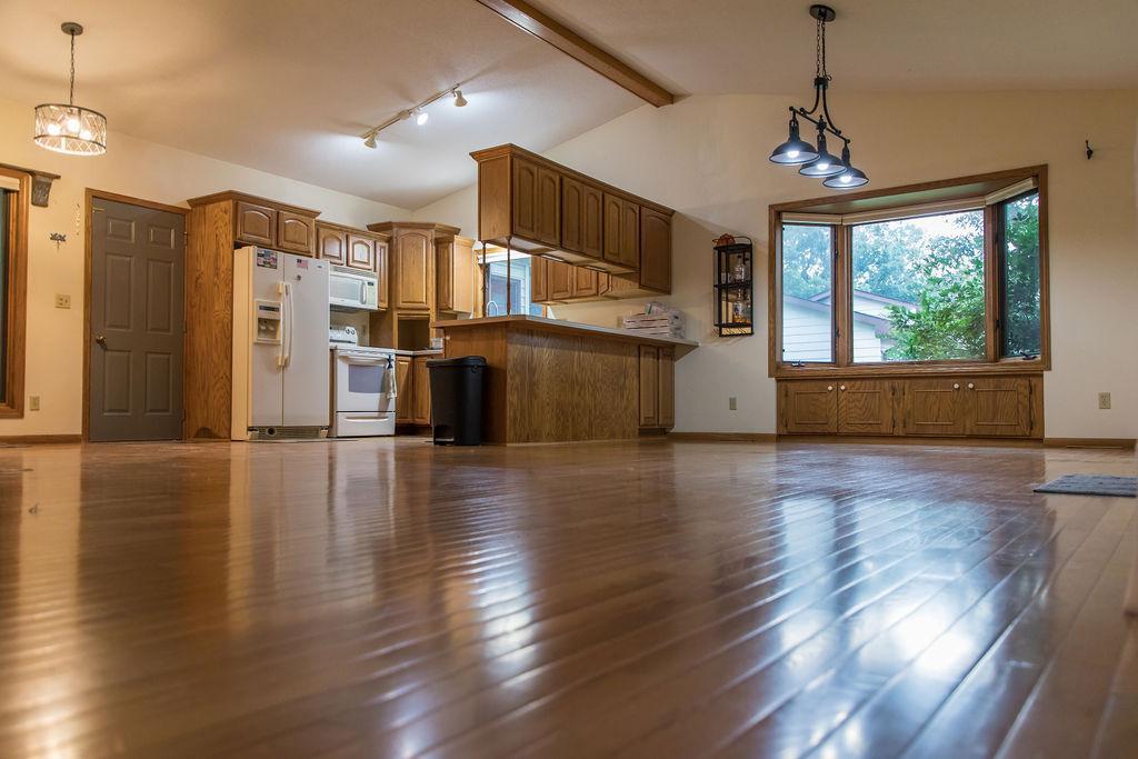 1991 single family home for sale at 2415 12th Avenue SW in Devils Lake, ND — 3 bed, 2 bath (photo 6 of 32)