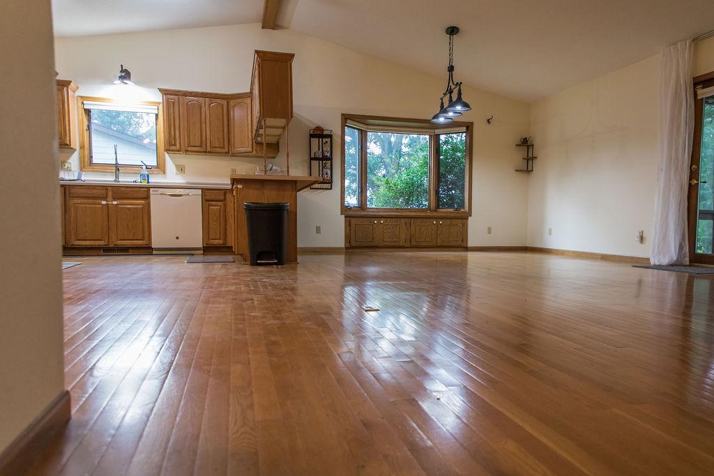 1991 single family home for sale at 2415 12th Avenue SW in Devils Lake, ND — 3 bed, 2 bath (photo 7 of 32)