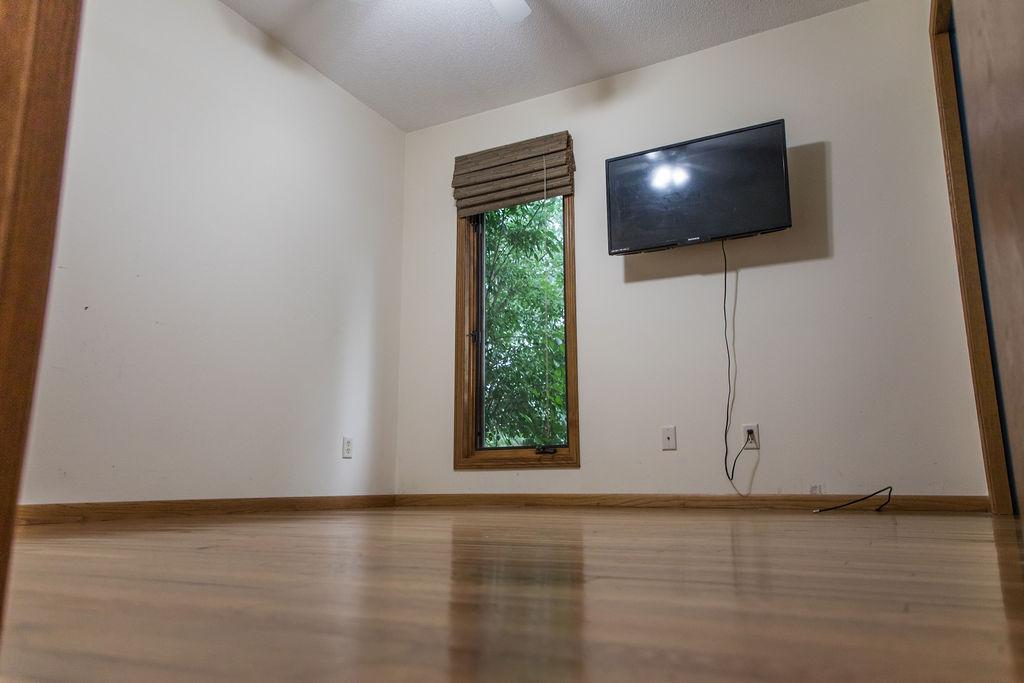 1991 single family home for sale at 2415 12th Avenue SW in Devils Lake, ND — 3 bed, 2 bath (photo 10 of 32)