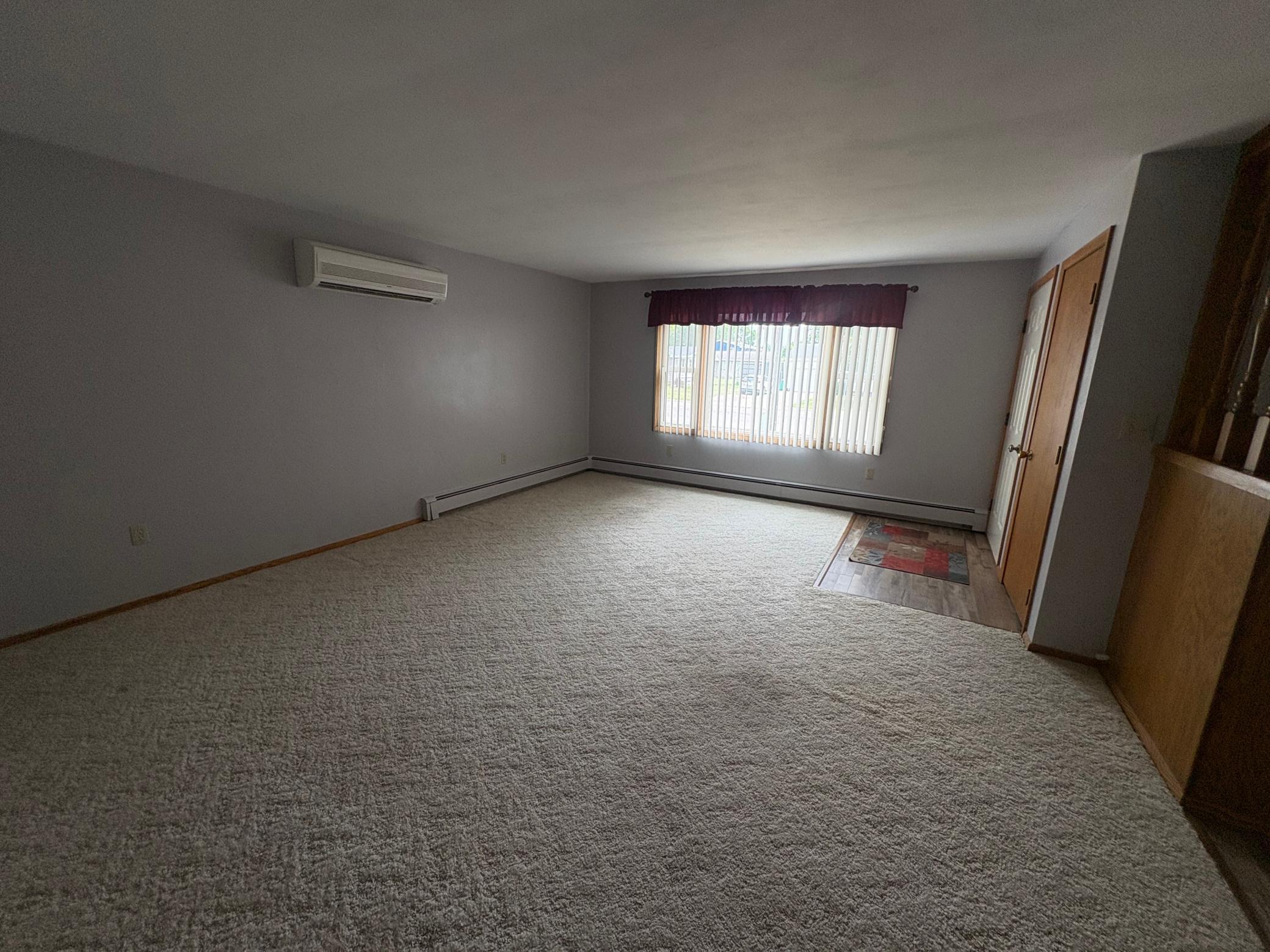 1967 single family home for sale at 1431 7th Street N in Wahpeton, ND — 4 bed, 2 bath (photo 2 of 26)