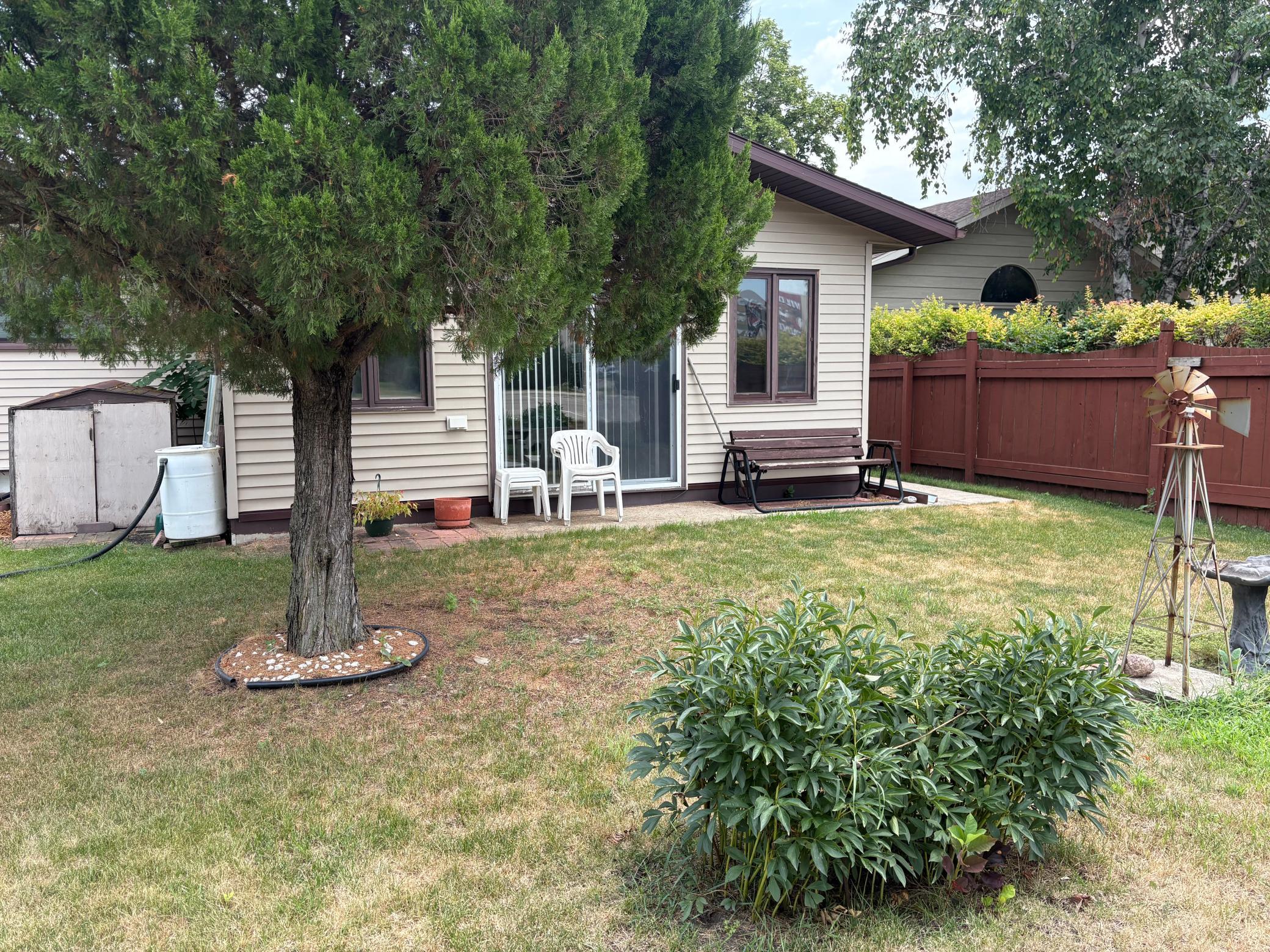 1967 single family home for sale at 1431 7th Street N in Wahpeton, ND — 4 bed, 2 bath (photo 25 of 26)