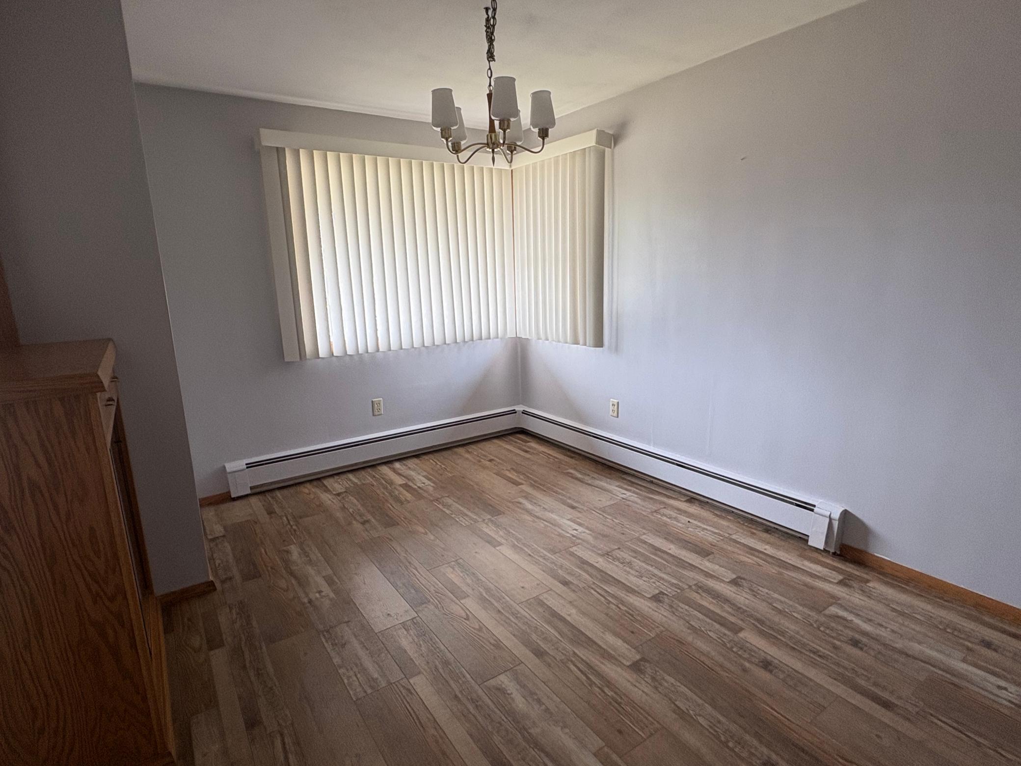 1967 single family home for sale at 1431 7th Street N in Wahpeton, ND — 4 bed, 2 bath (photo 4 of 26)