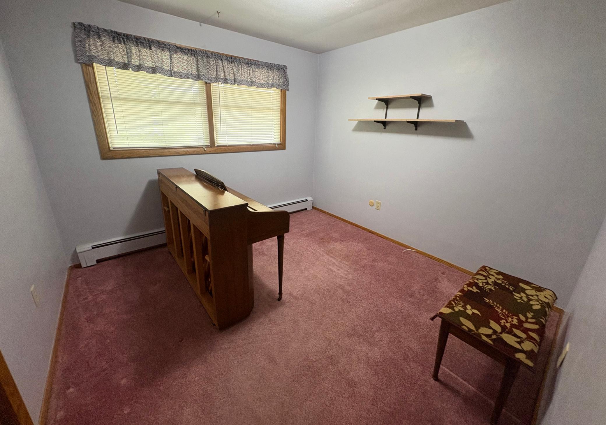 1967 single family home for sale at 1431 7th Street N in Wahpeton, ND — 4 bed, 2 bath (photo 8 of 26)