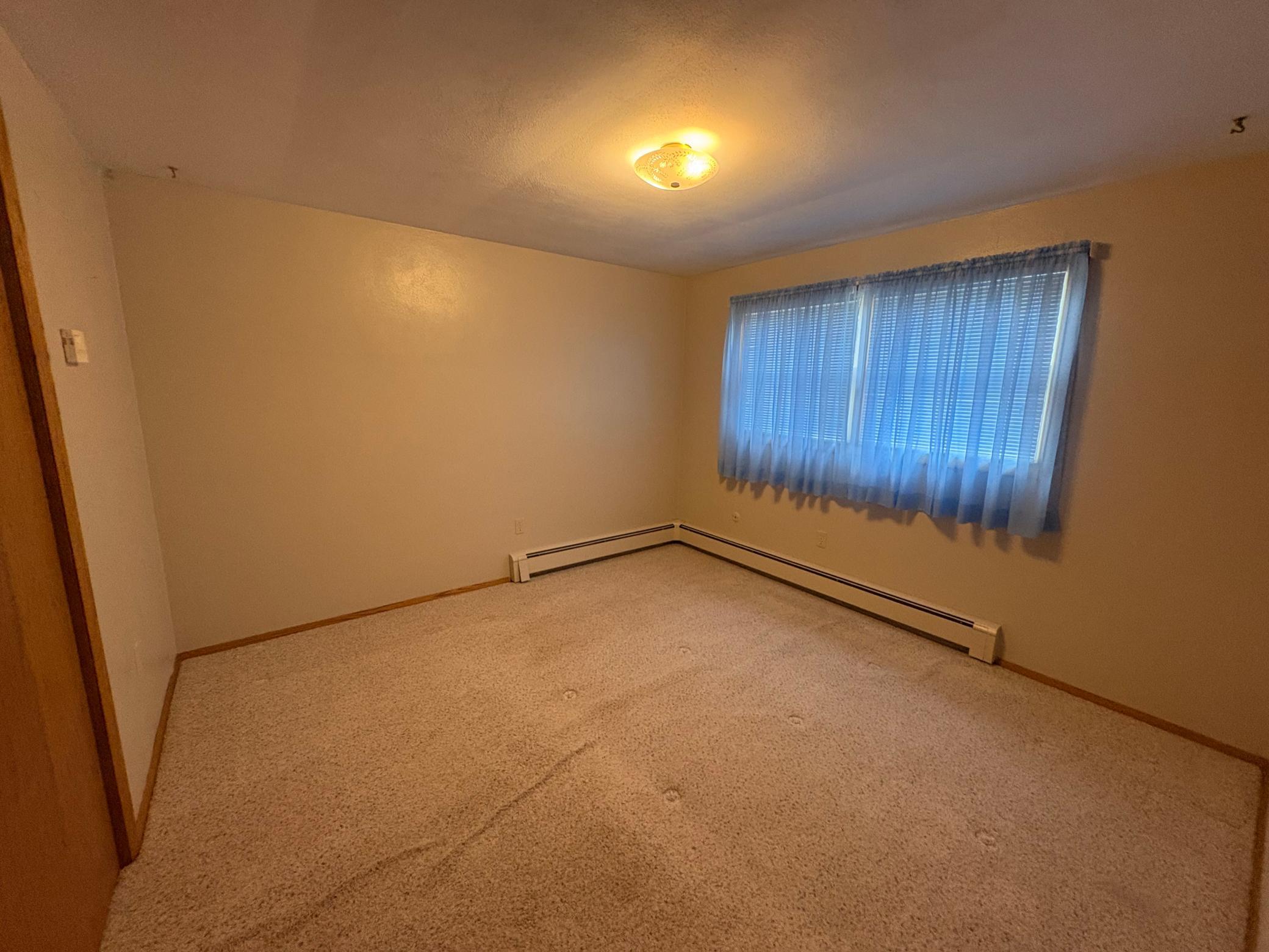 1967 single family home for sale at 1431 7th Street N in Wahpeton, ND — 4 bed, 2 bath (photo 9 of 26)