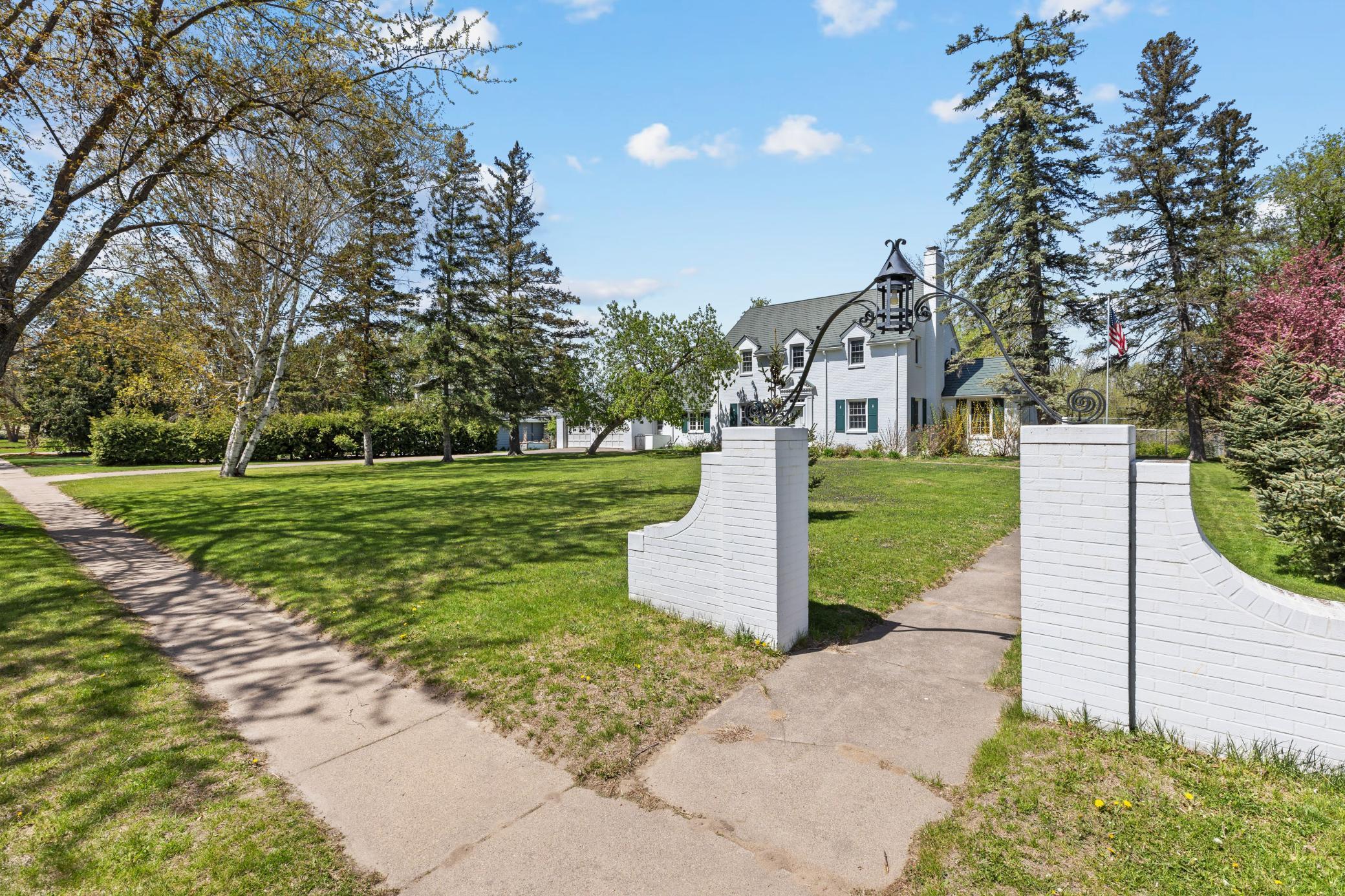 1934 single family home for sale at 415 Bluff Avenue in Brainerd, MN — 4 bed, 4 bath