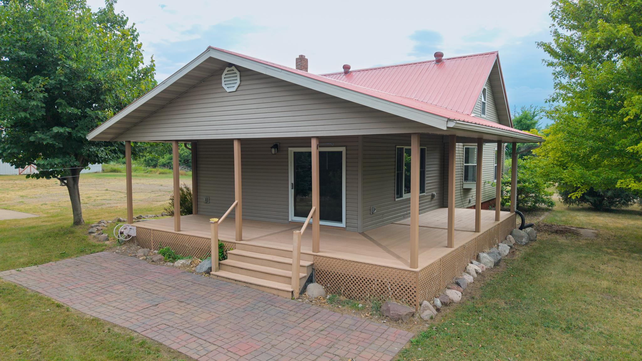 1965 single family home for sale at 12720 45th Street SE in Fingal, ND — 3 bed, 2 bath (photo 2 of 61)