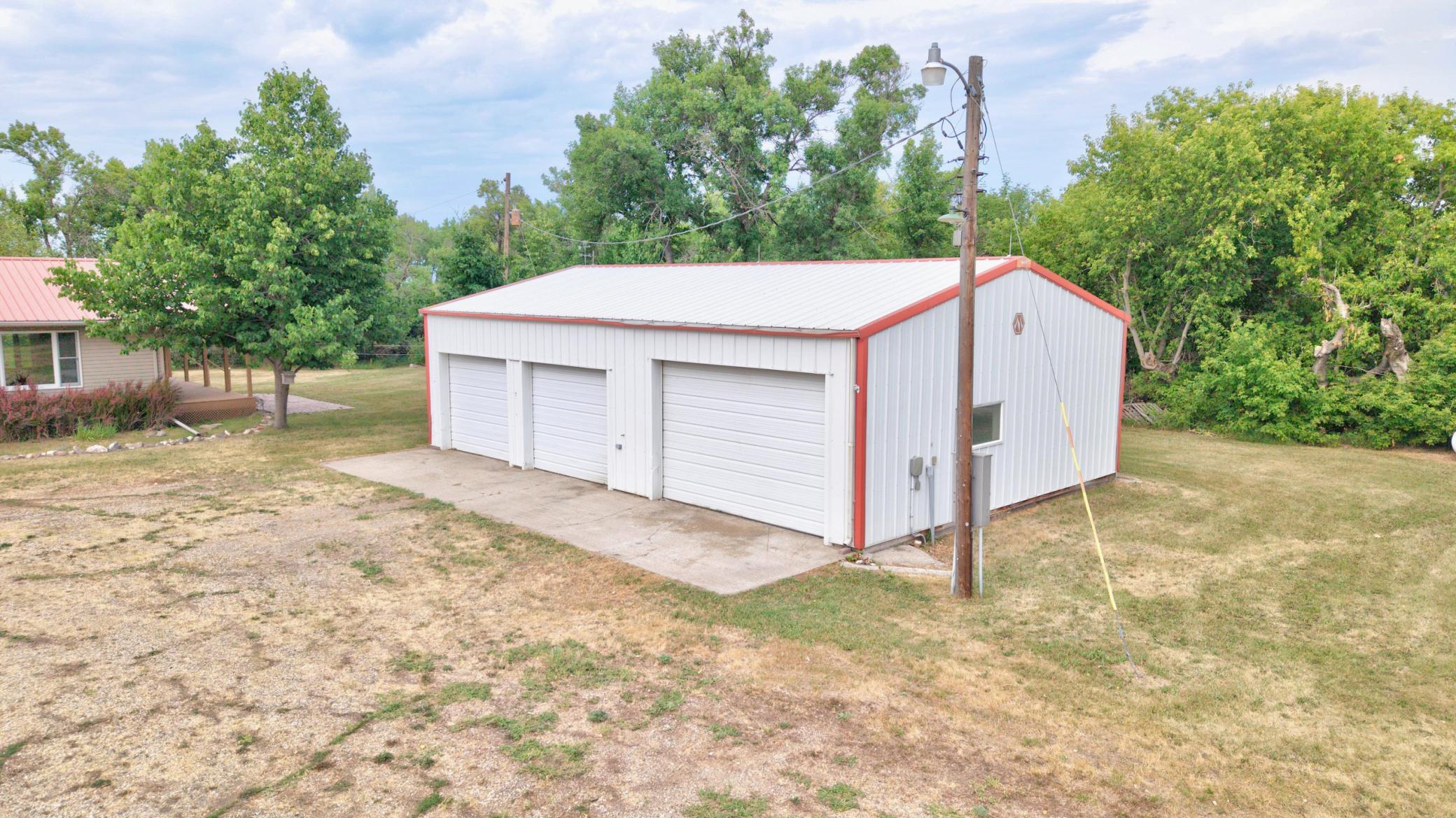 1965 single family home for sale at 12720 45th Street SE in Fingal, ND — 3 bed, 2 bath (photo 4 of 61)