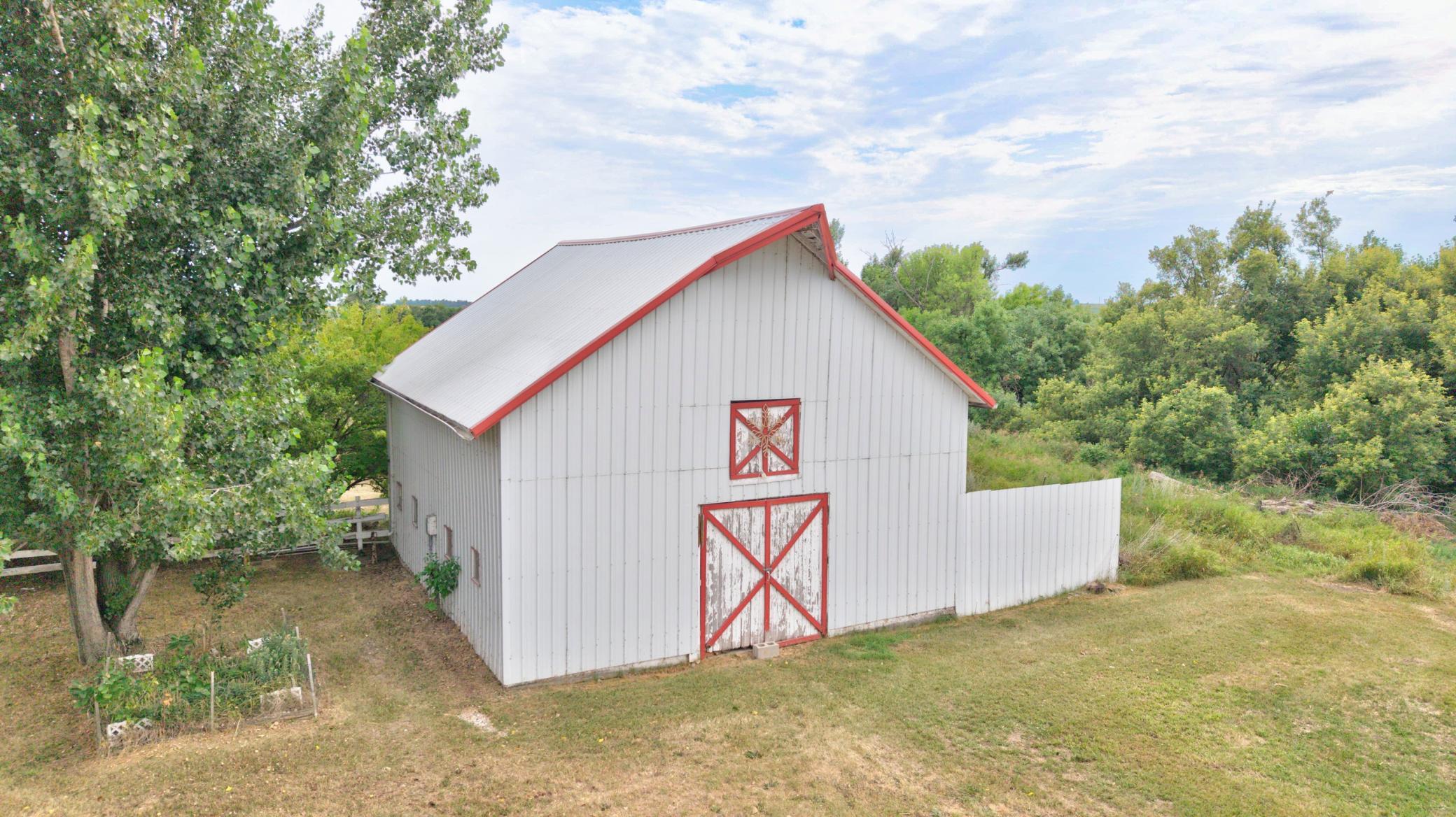 1965 single family home for sale at 12720 45th Street SE in Fingal, ND — 3 bed, 2 bath (photo 5 of 61)