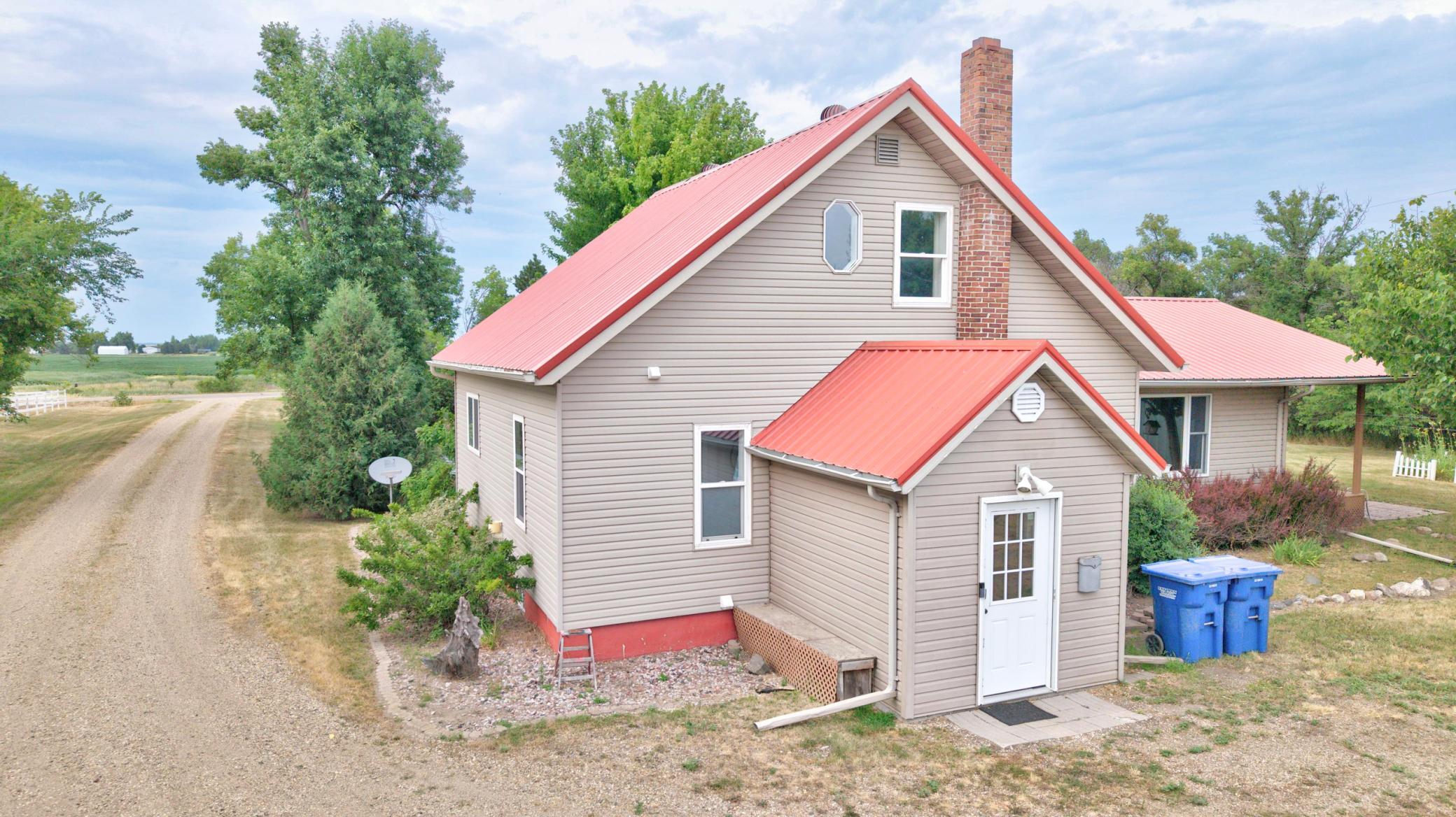1965 single family home for sale at 12720 45th Street SE in Fingal, ND — 3 bed, 2 bath (photo 41 of 61)