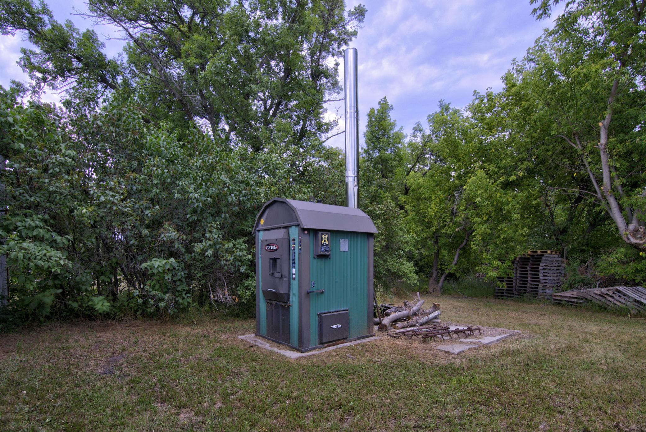 1965 single family home for sale at 12720 45th Street SE in Fingal, ND — 3 bed, 2 bath (photo 46 of 61)