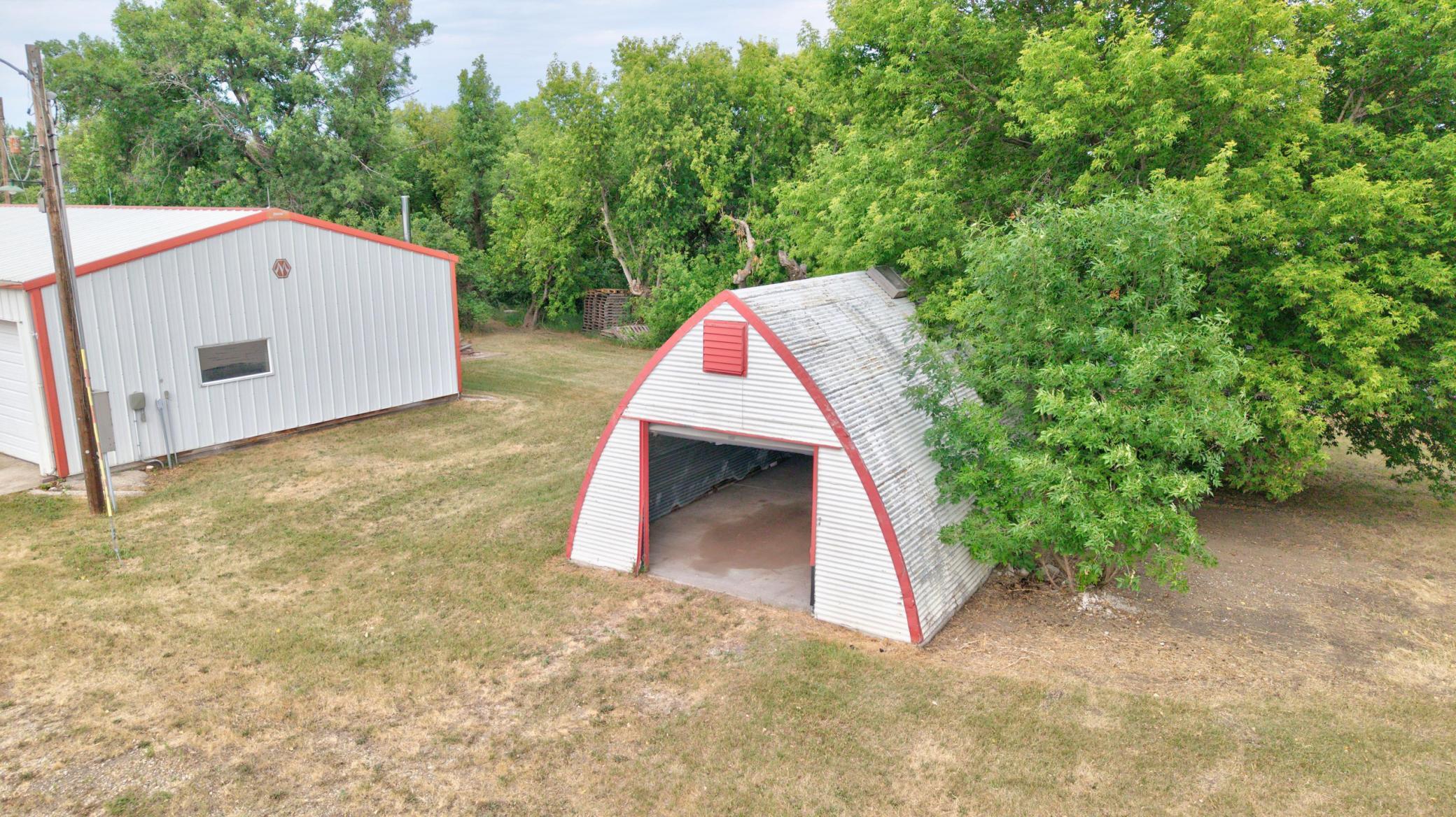 1965 single family home for sale at 12720 45th Street SE in Fingal, ND — 3 bed, 2 bath (photo 6 of 61)