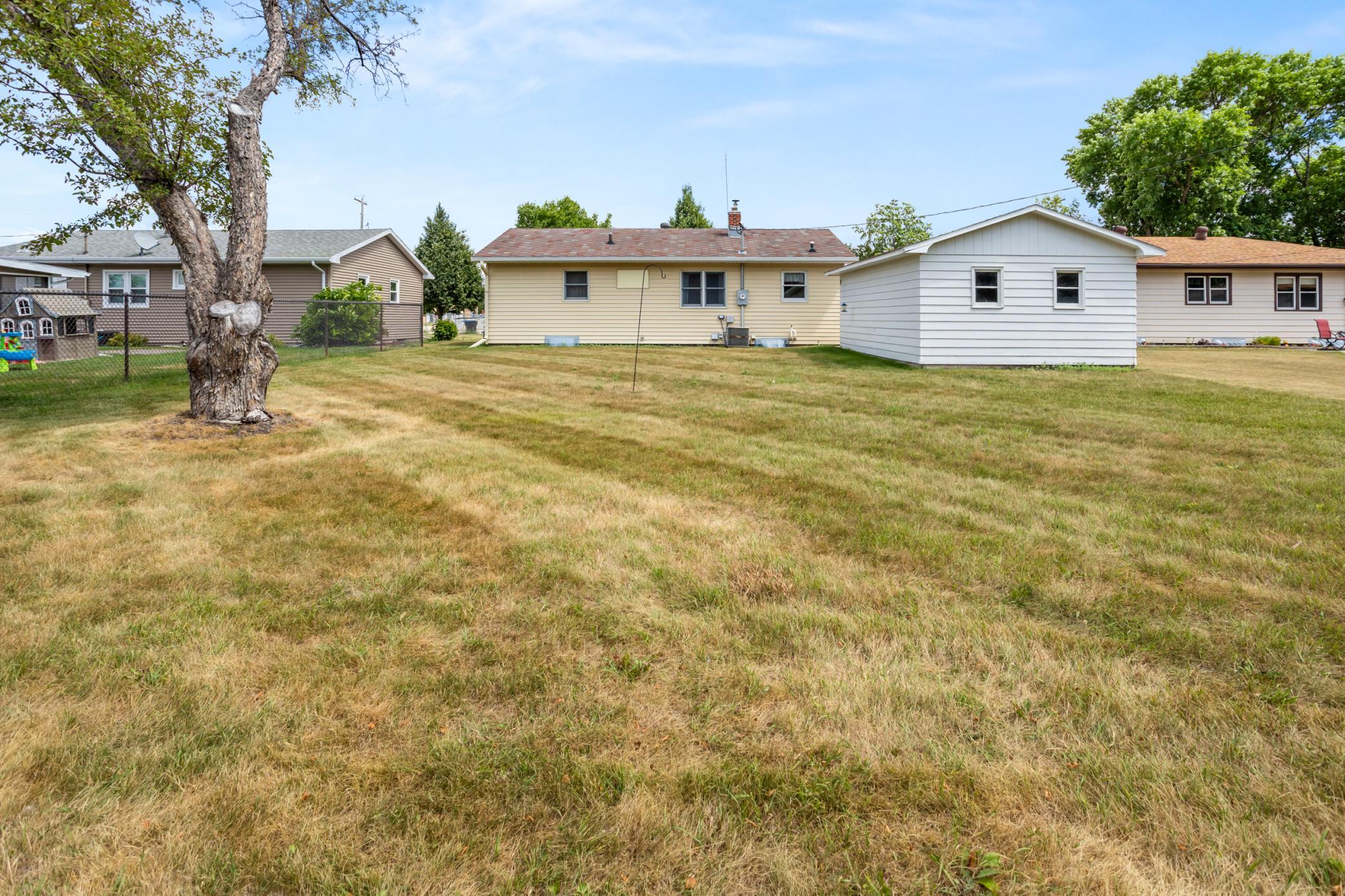 1805 17th Street S, Fargo ND 58103 - Photo 2 of 22