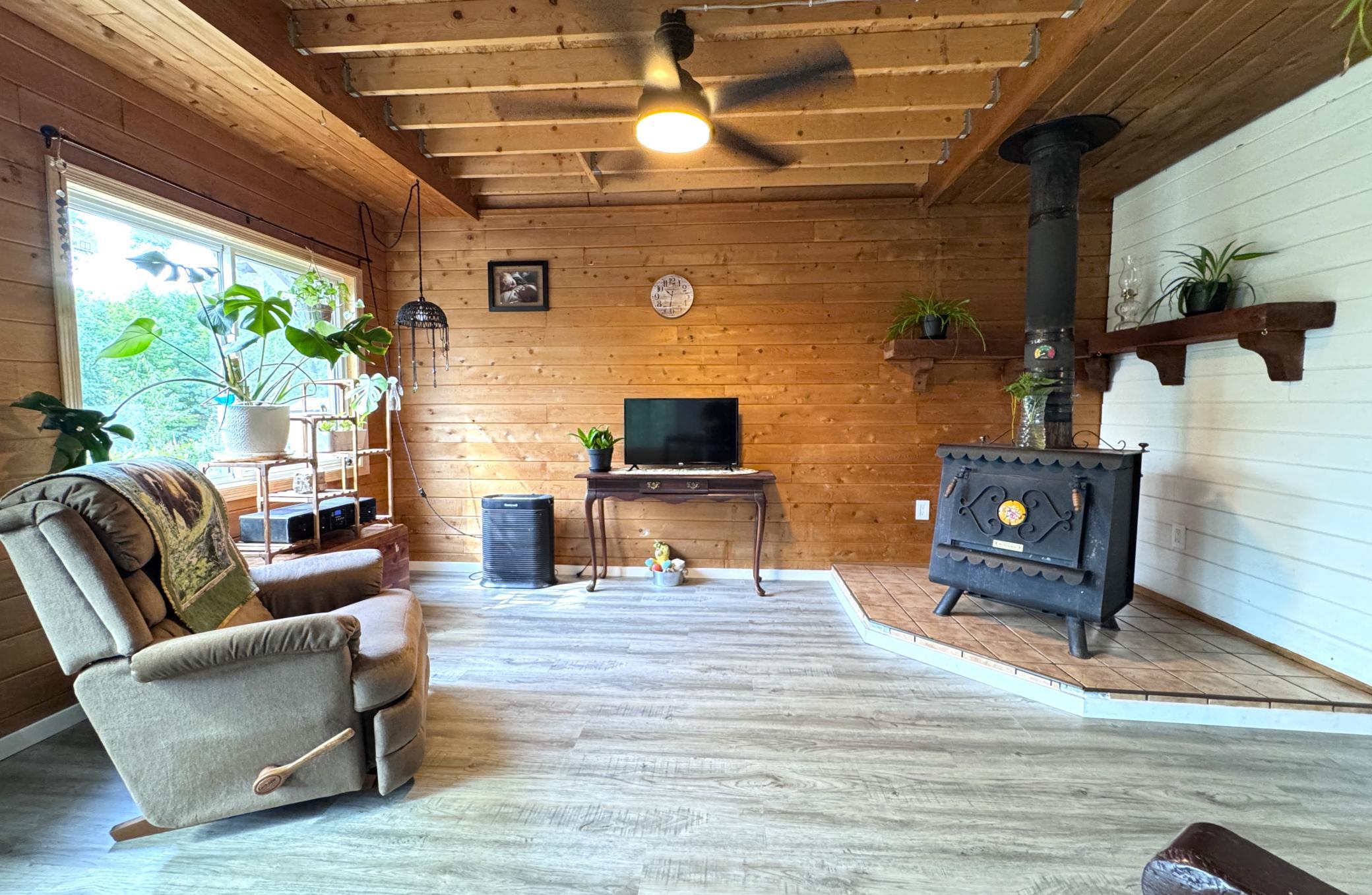 1974 single family home for sale at 40990 Diamond Lake Street in Aitkin, MN — 3 bed, 2 bath (photo 18 of 52)