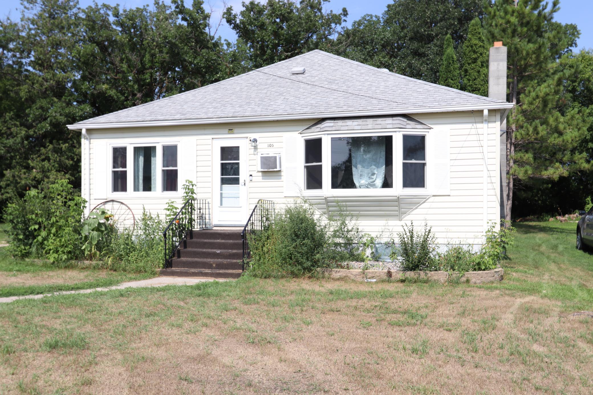 1944 single family home for sale at 105 Atlantic Avenue E in Badger, MN — 3 bed, 1 bath (photo 2 of 31)
