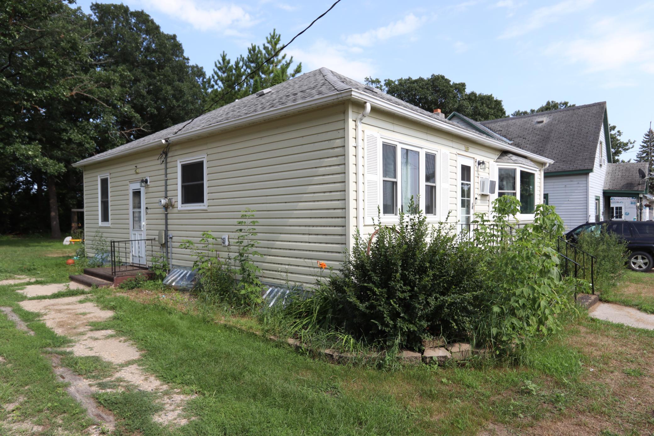 1944 single family home for sale at 105 Atlantic Avenue E in Badger, MN — 3 bed, 1 bath (photo 3 of 31)
