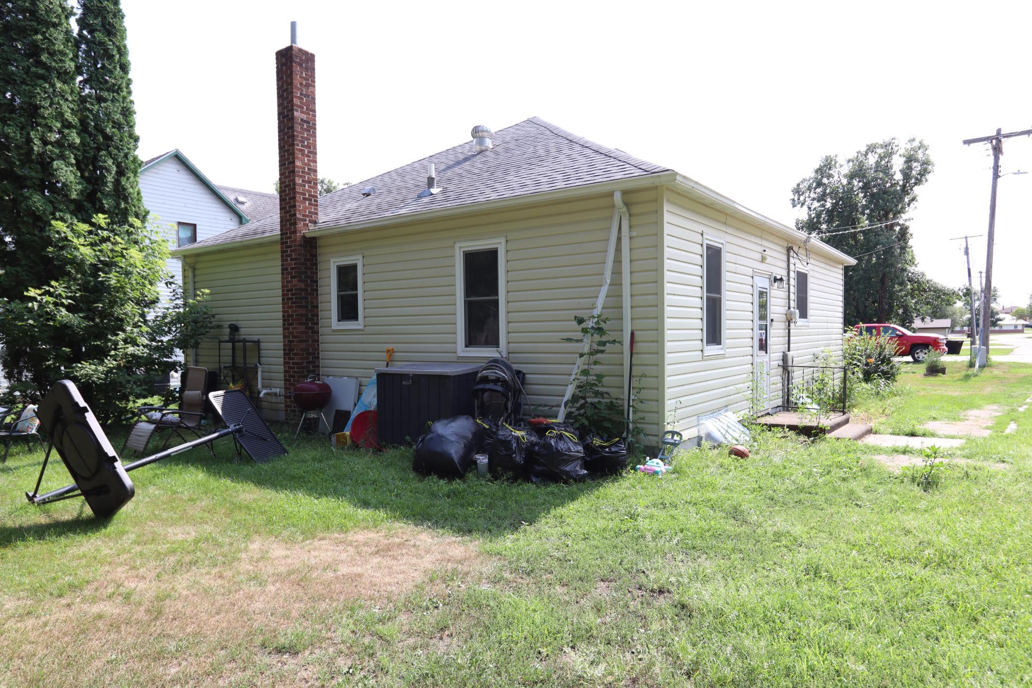 1944 single family home for sale at 105 Atlantic Avenue E in Badger, MN — 3 bed, 1 bath (photo 4 of 31)