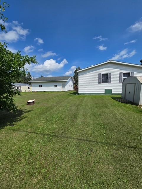 2001 single family home for sale at 417 5th Avenue SE in Baudette, MN — 3 bed, 2 bath (photo 2 of 22)