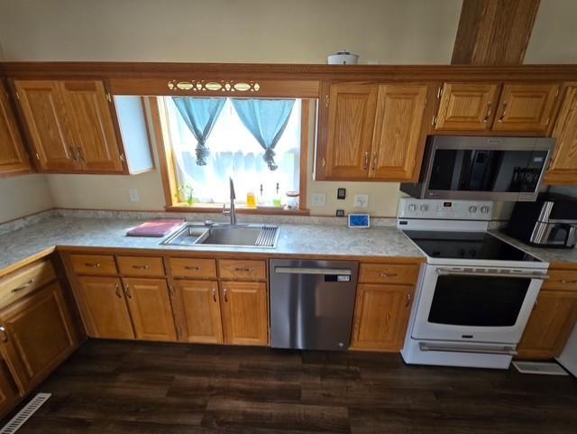 2001 single family home for sale at 417 5th Avenue SE in Baudette, MN — 3 bed, 2 bath (photo 15 of 22)
