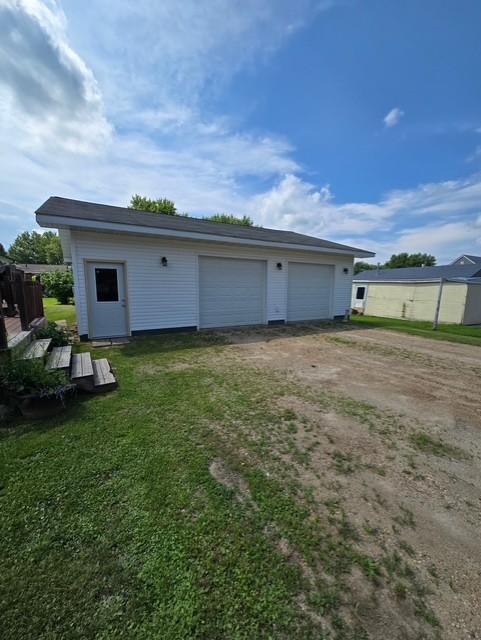 2001 single family home for sale at 417 5th Avenue SE in Baudette, MN — 3 bed, 2 bath (photo 4 of 22)