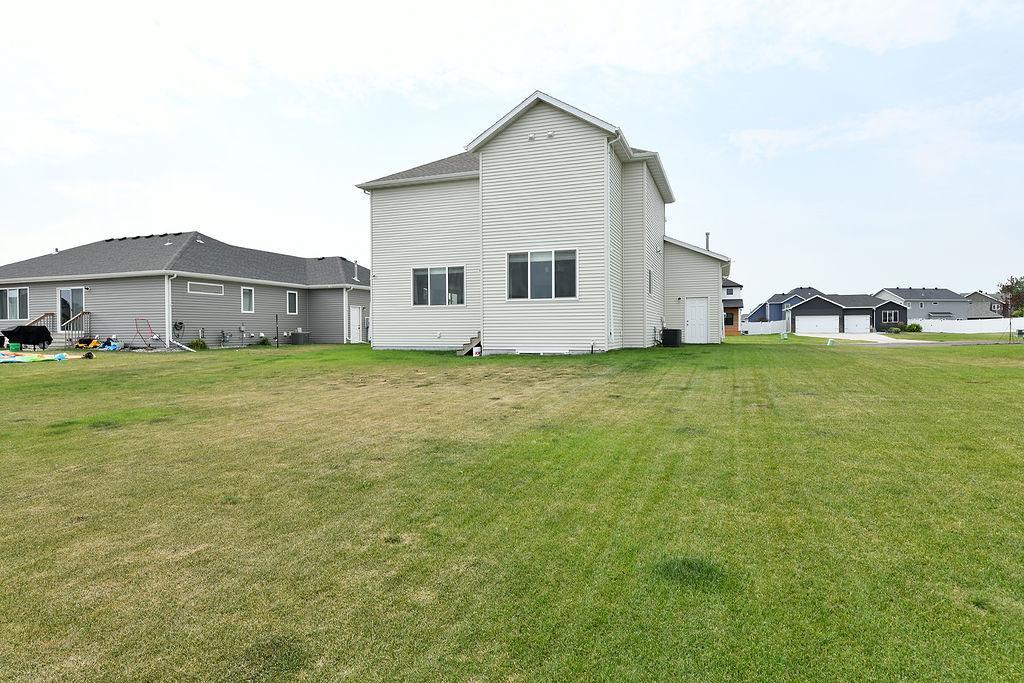 6719 Smylie Lane S, Fargo ND 58104 - Photo 3 of 38