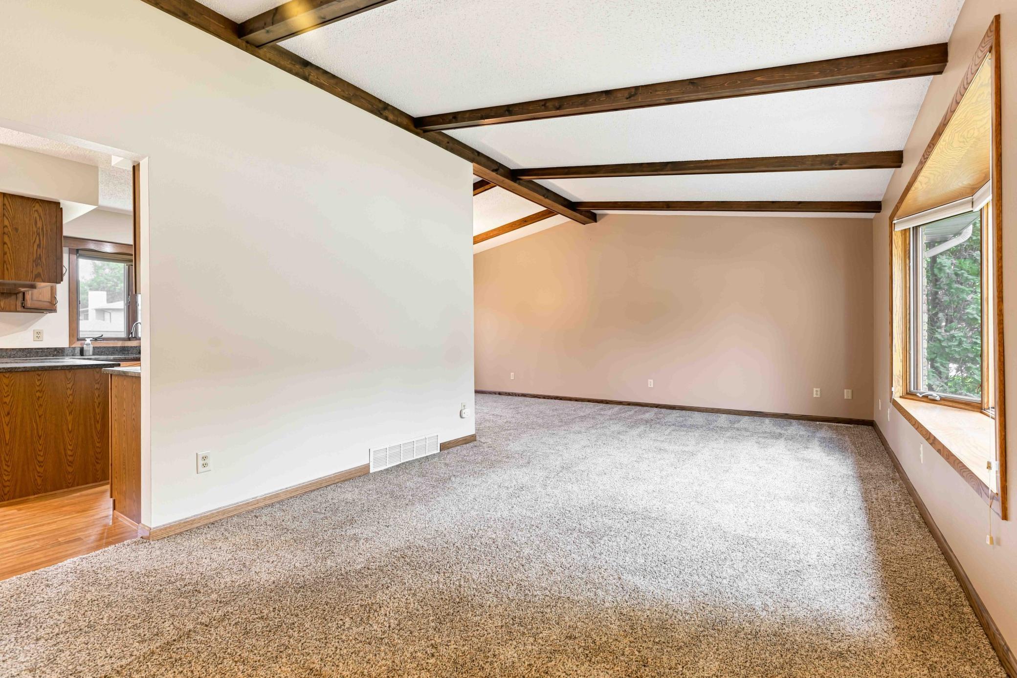 1978 single family home for sale at 681 Cottonwood Court in West Fargo, ND — 3 bed, 3 bath (photo 5 of 49)