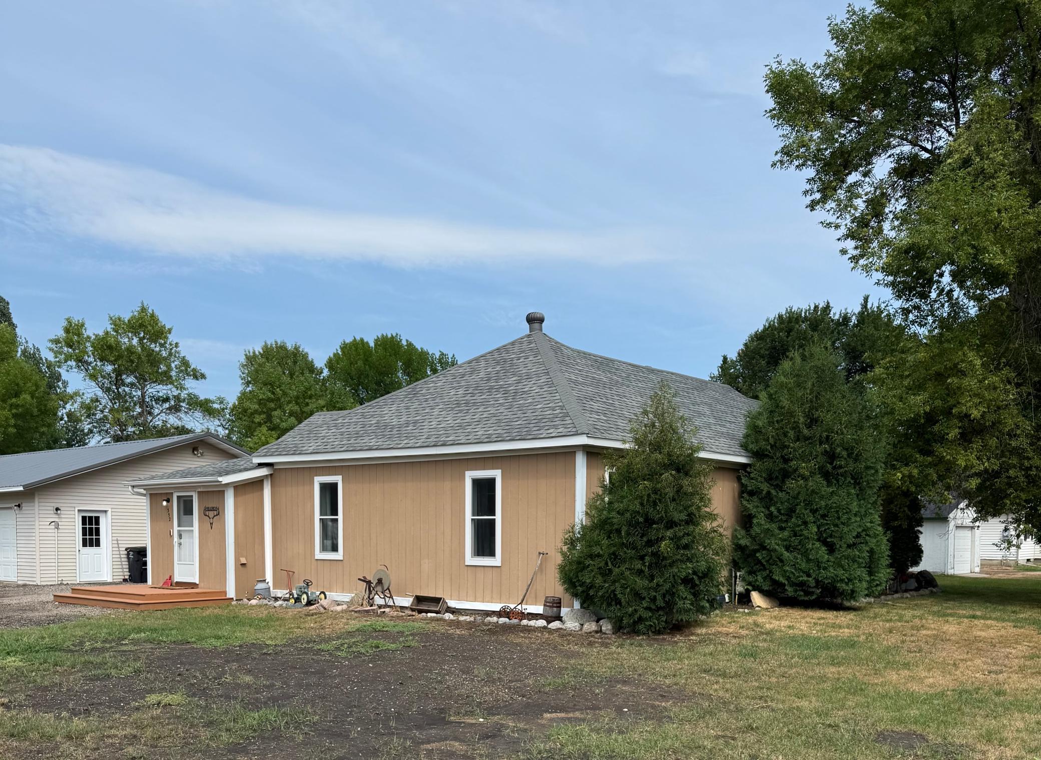 1903 single family home for sale at 352 3rd Avenue S in Casselton, ND — 2 bed, 3 bath (photo 3 of 47)