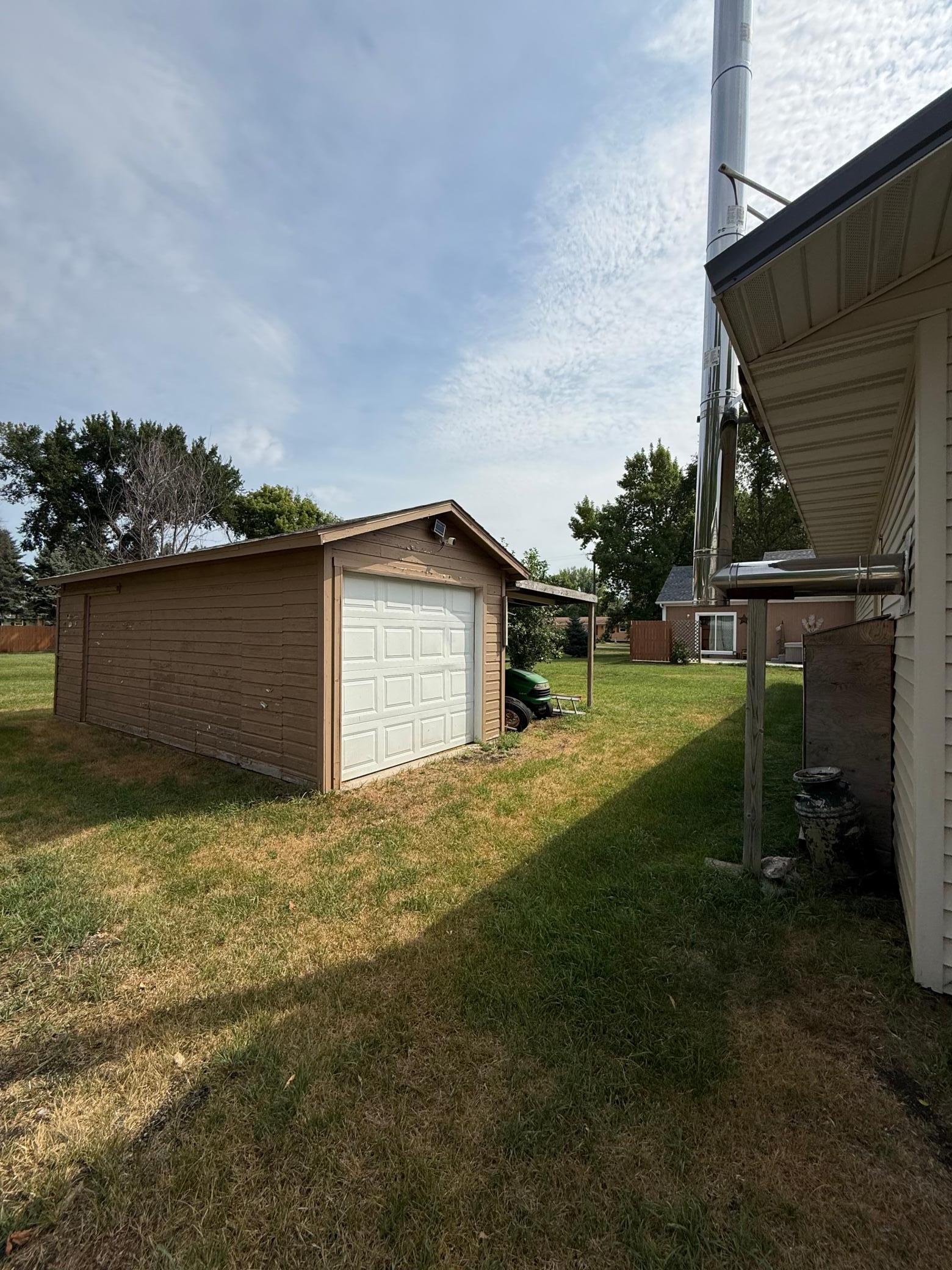 1903 single family home for sale at 352 3rd Avenue S in Casselton, ND — 2 bed, 3 bath (photo 39 of 47)