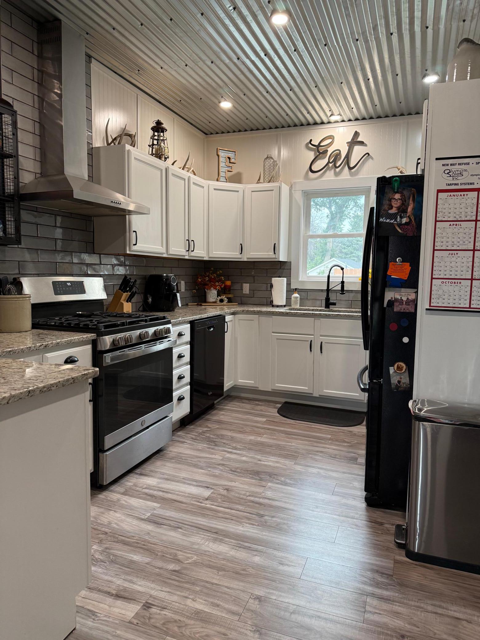 1903 single family home for sale at 352 3rd Avenue S in Casselton, ND — 2 bed, 3 bath (photo 10 of 47)