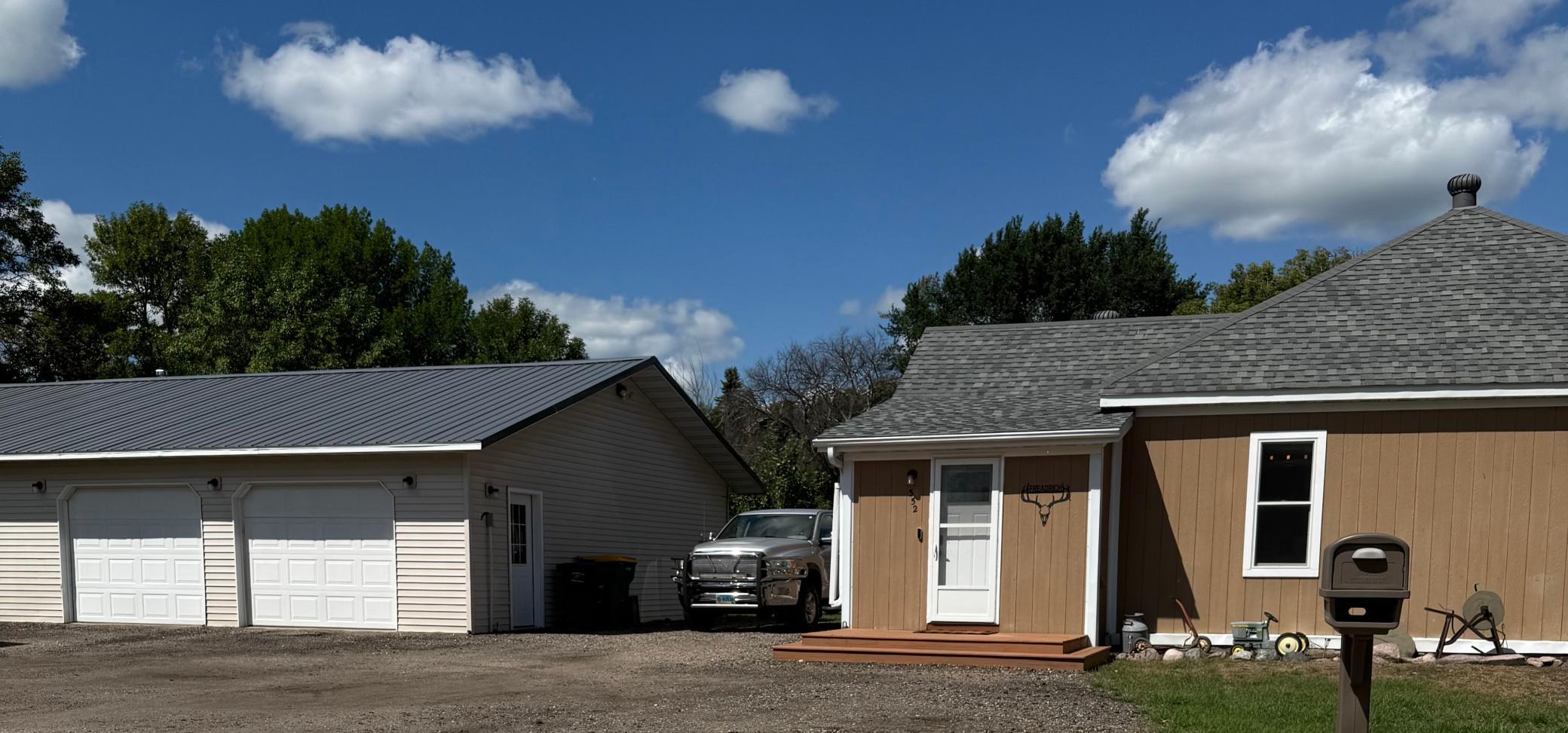 1903 single family home for sale at 352 3rd Avenue S in Casselton, ND — 2 bed, 3 bath
